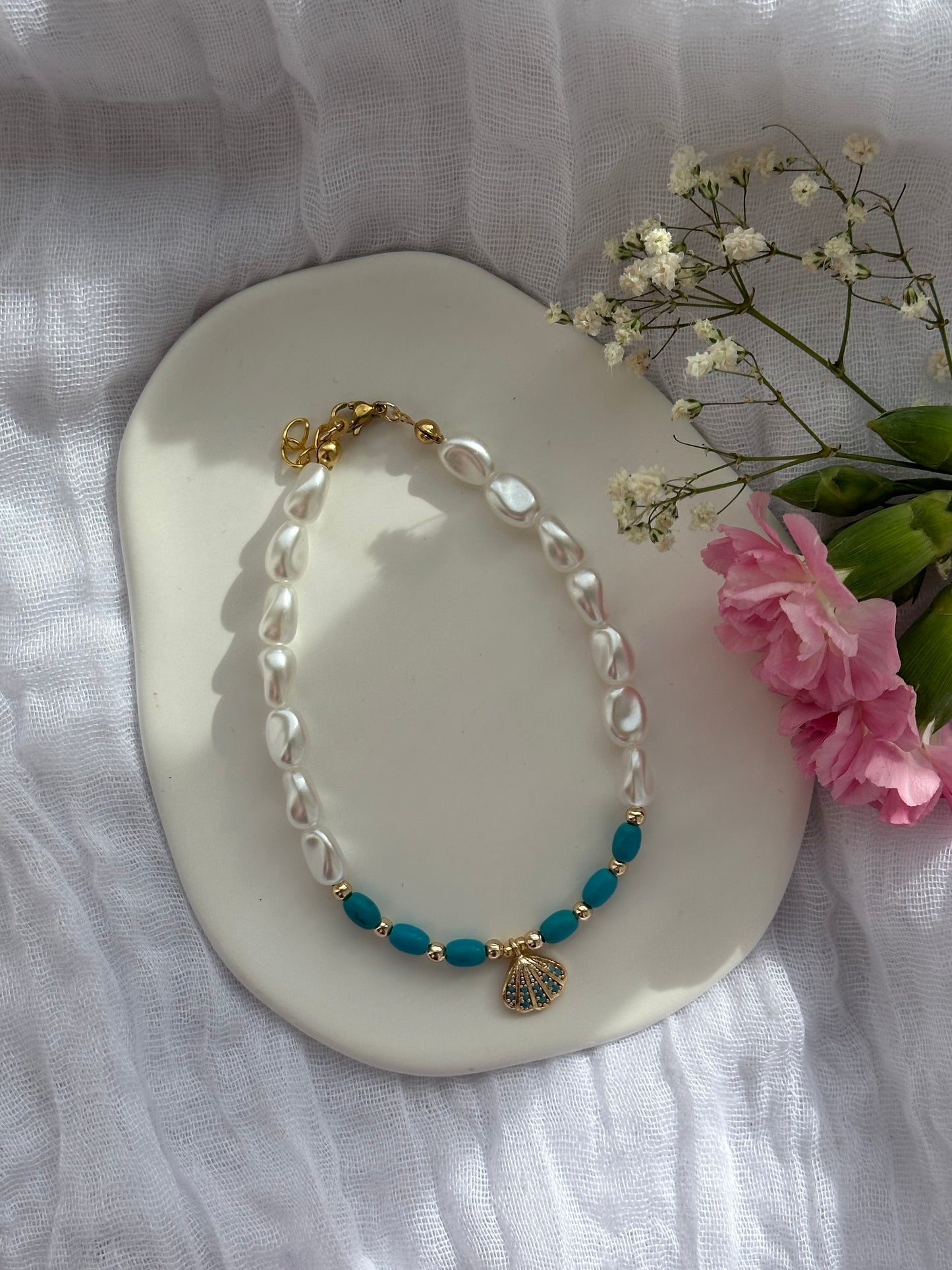 Fußkette mit Weißen Perlen und Türkisen Perlen + Muschel Anhänger - 10598
