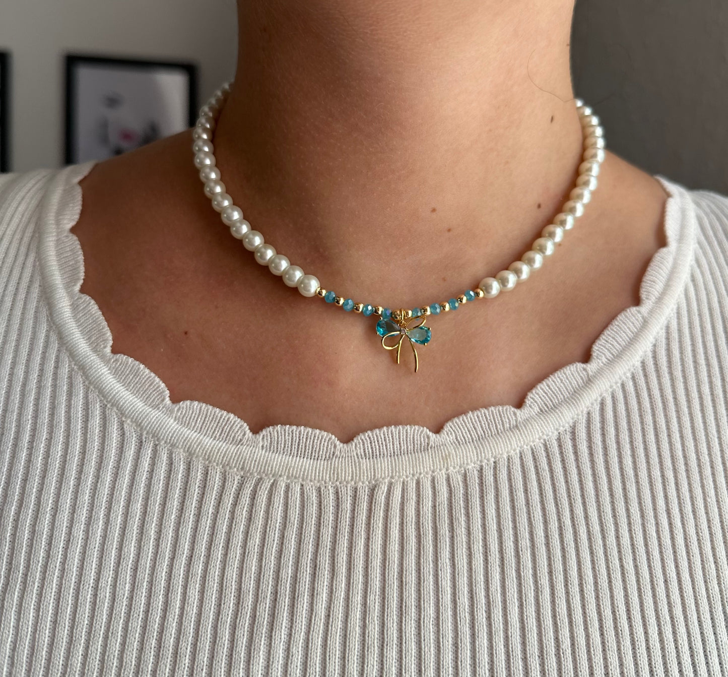 Perlenkette mit Weißen und Blauen Perlen und Schleifen Anhänger - 10165