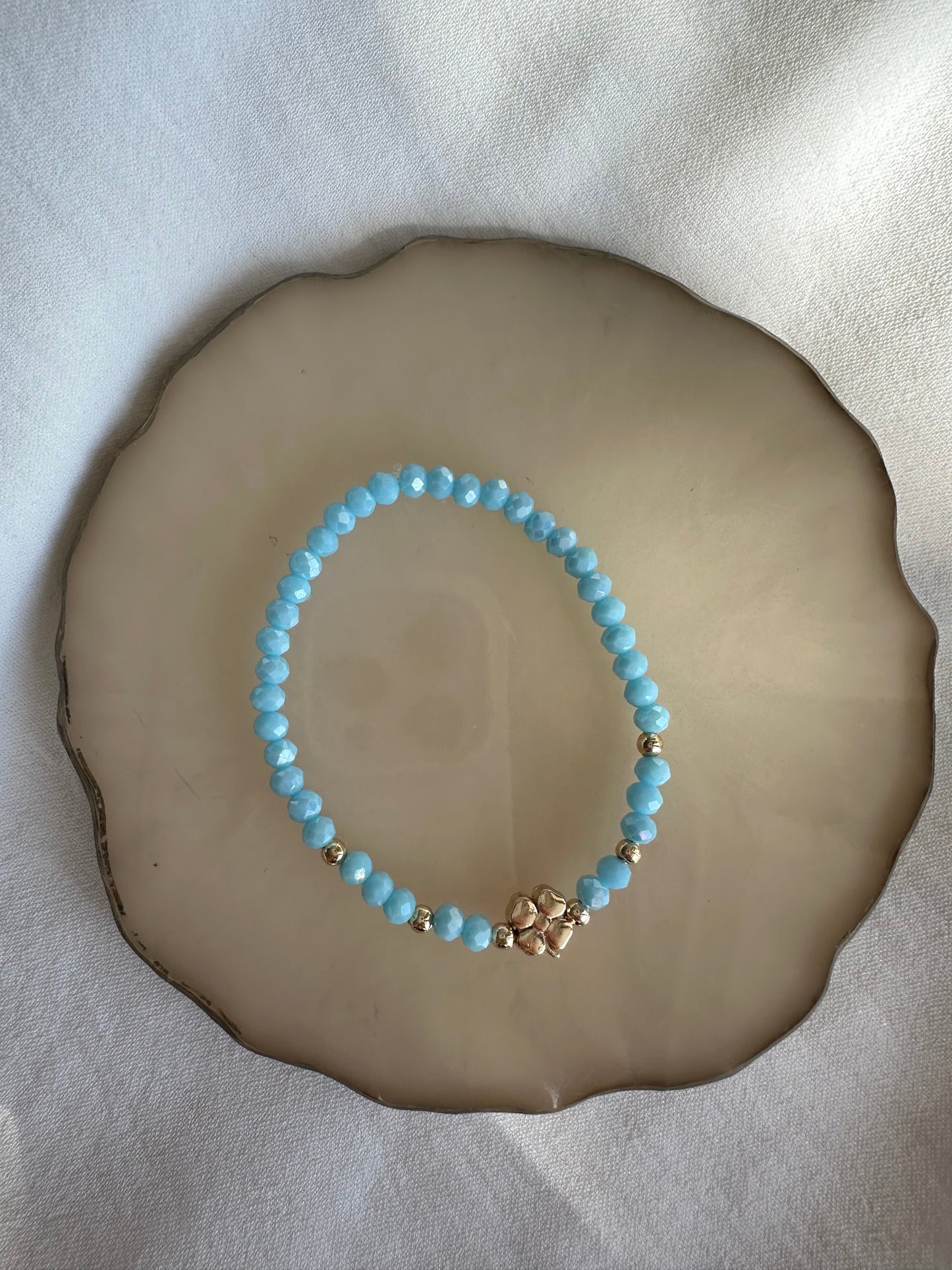 Perlenarmband mit Blauen Kristallperlen und Kleeblatt Anhänger - 10266