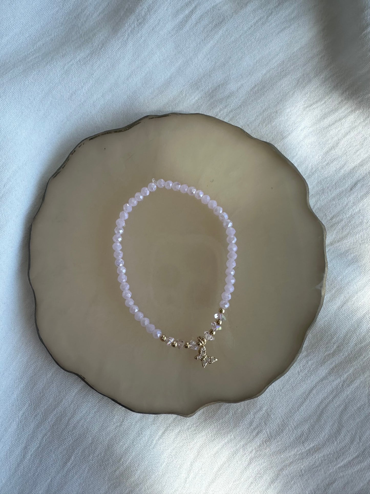 Perlenarmband mit Rosa Kristallperlen + Schmetterling Anhänger - 10402