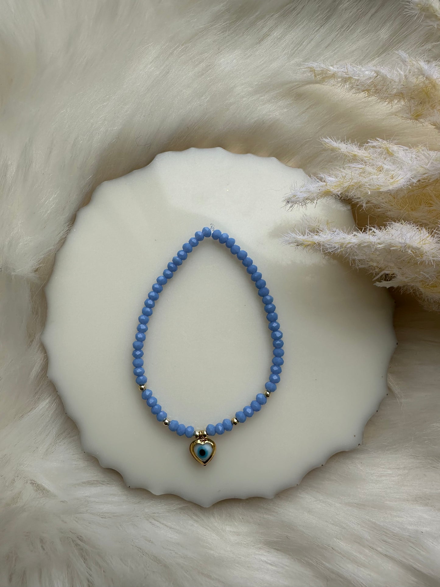 Perlenarmband mit Blauen Kristallperlen und Herz Nazar Anhänger - 10309