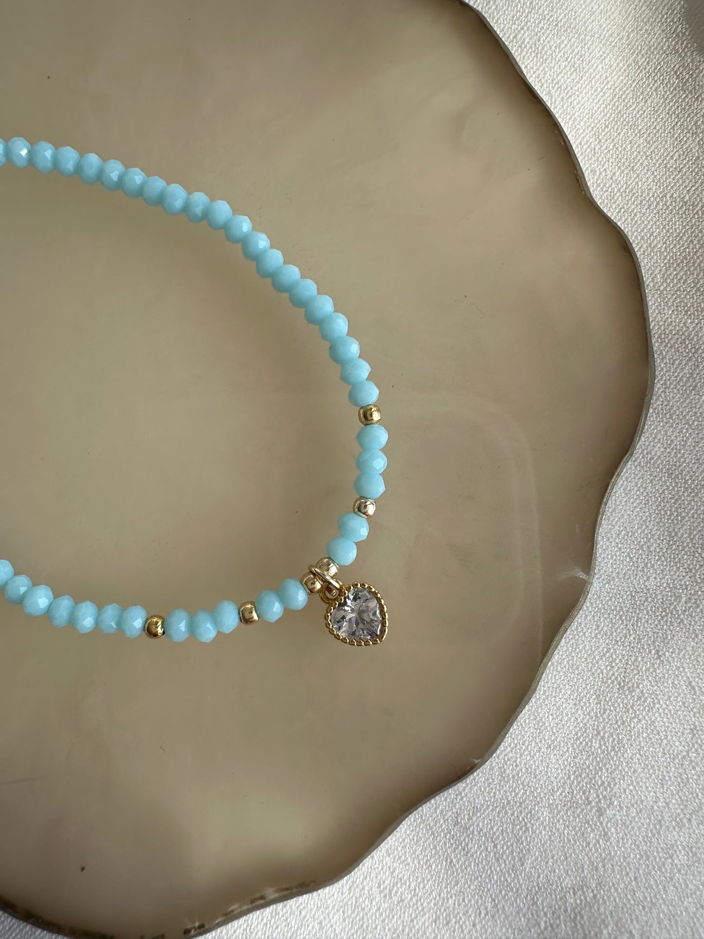 Perlenarmband mit Hellblauen Kristallperlen und Herz Anhänger - 10265