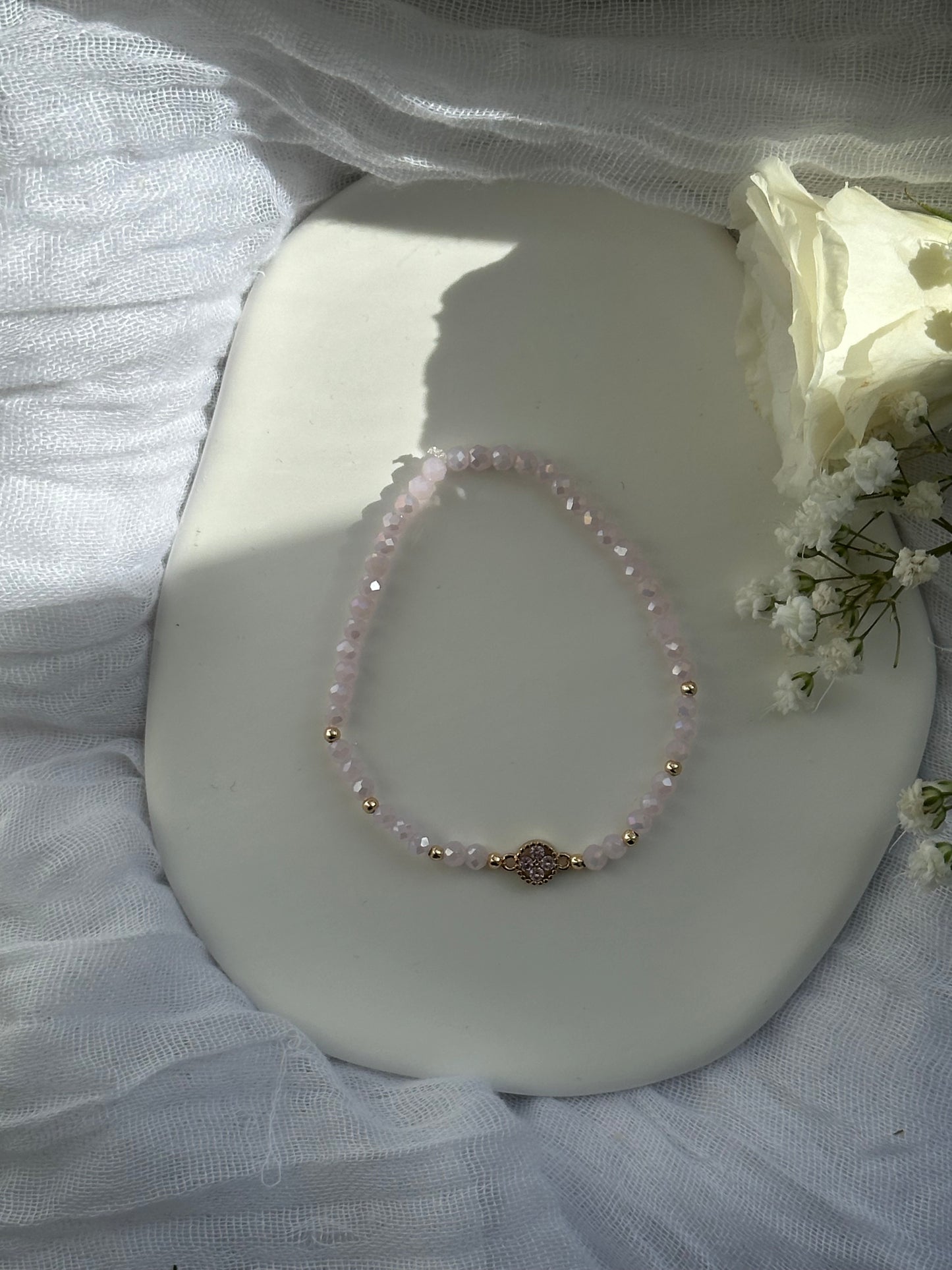 Perlenarmband mit Rosa Kristallperlen und Zirkonia mini Kleeblatt Anhänger - 10547