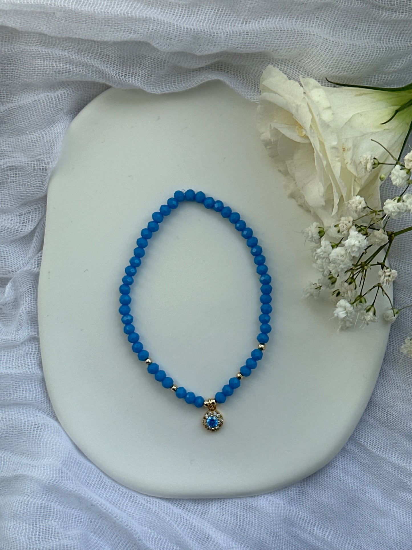 Perlenarmband mit Blauen Kristallperlen und gold Kristall Anhänger - 10539