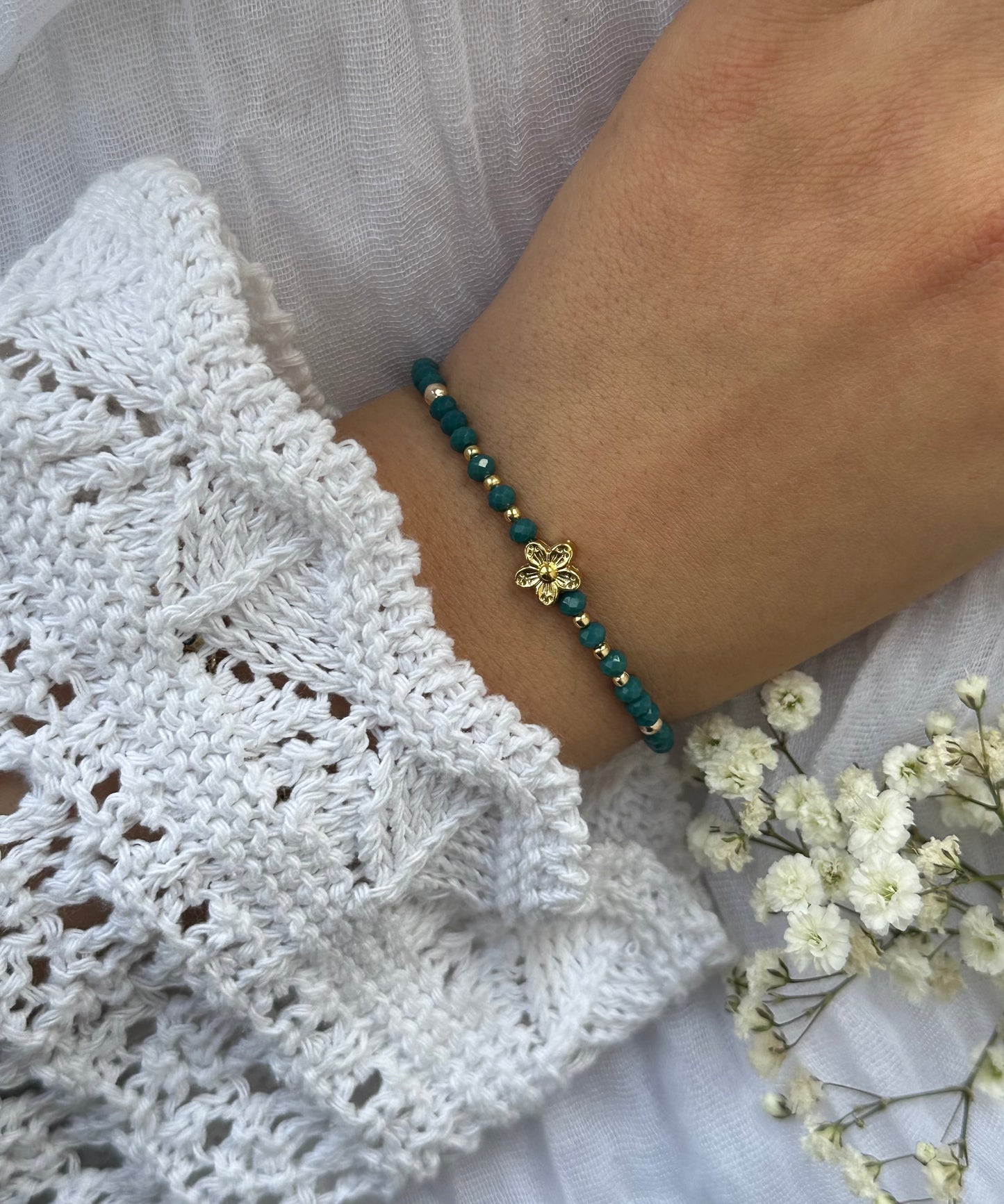 Perlenarmband mit Grünen Kristallperlen und Blumen Anhänger - 10516