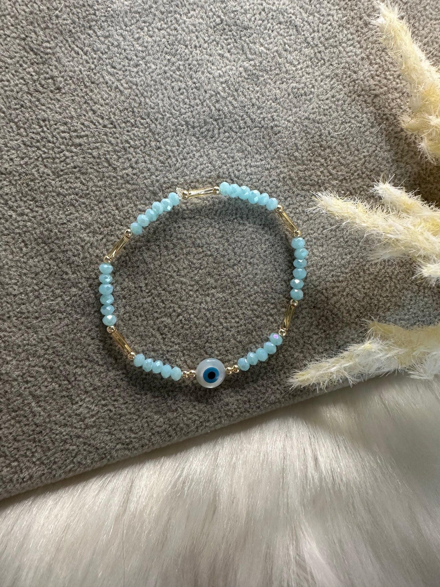 Perlenarmband mit blauen Perlen und goldenen Stiftperlen Nazar Perle - 10232