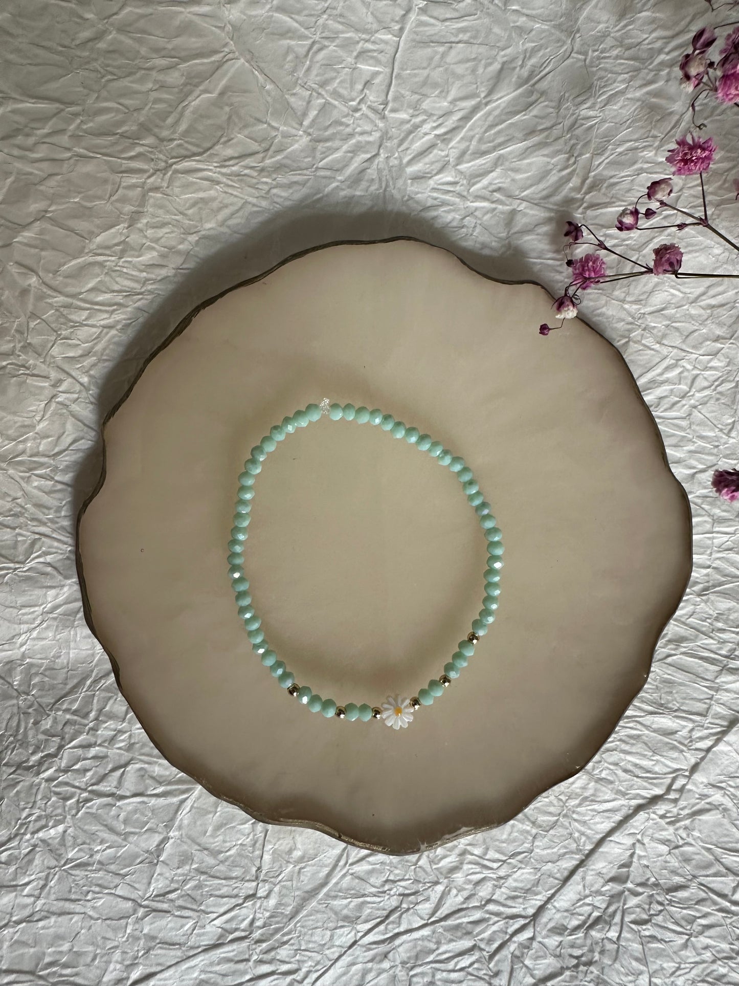 Perlenarmband mit Grünen Kristallperlen und Gänseblümchen Anhänger - 10420