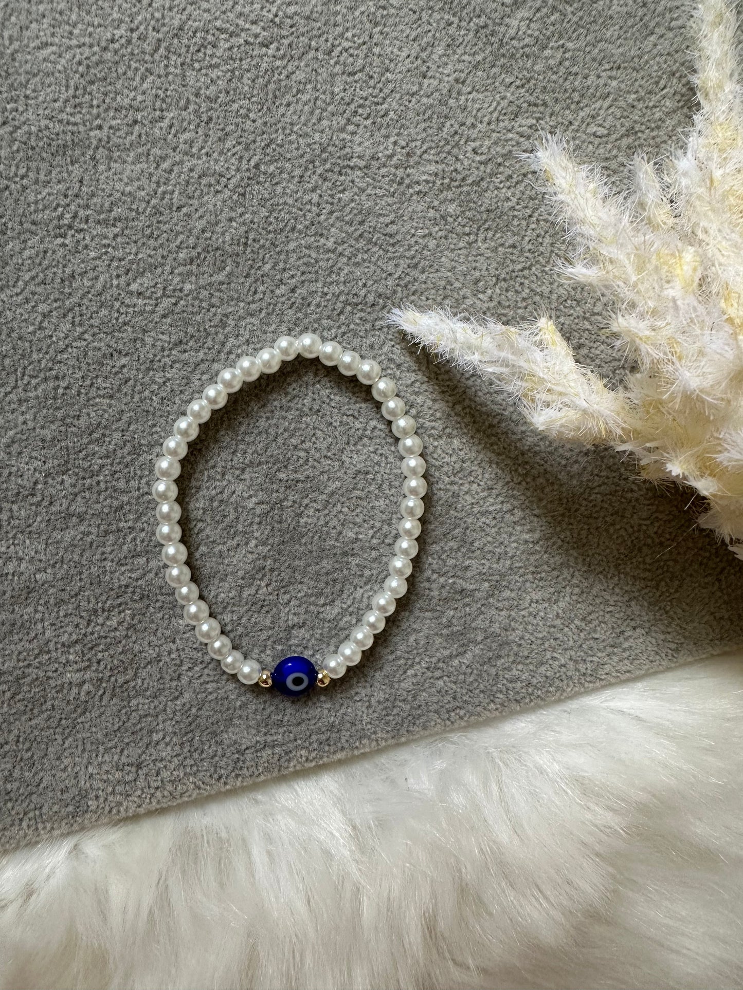 Perlenarmband weiß mit dunkelblauen Nazar - 10301