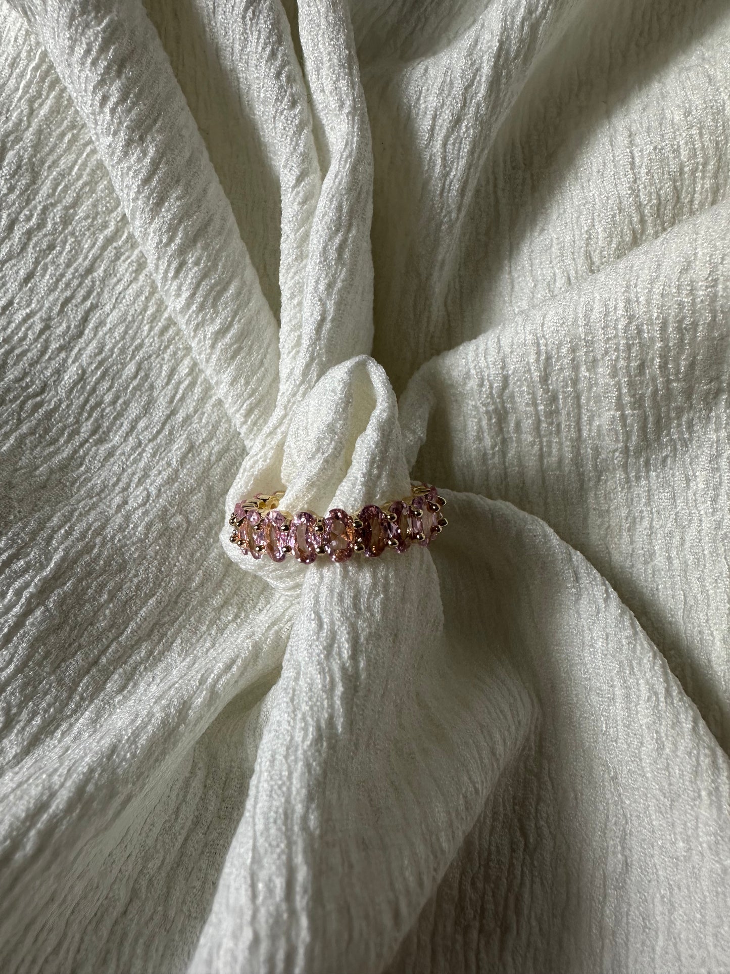 Ring mit Rosa Zirkonia Steinen