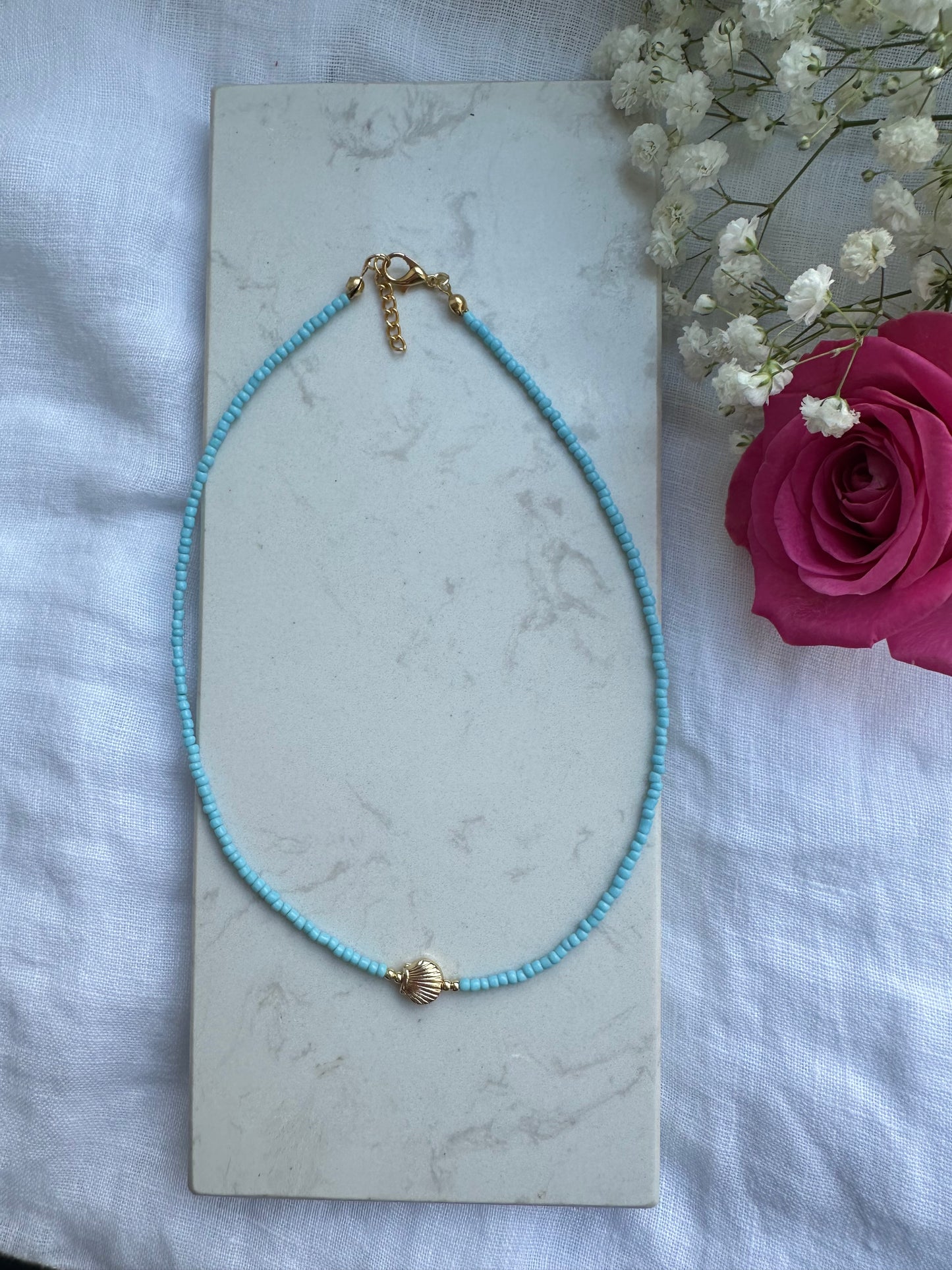 Perlenkette mit Blauen Perlen und Muschel Anhänger - 10163