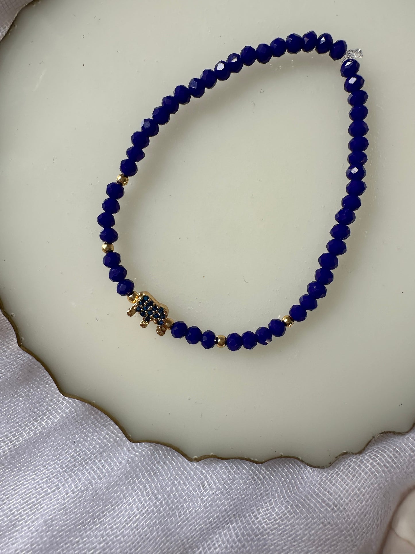 Perlenarmband mit Dunkelblauen Kristallperlen und Elefanten Anhänger - 10258
