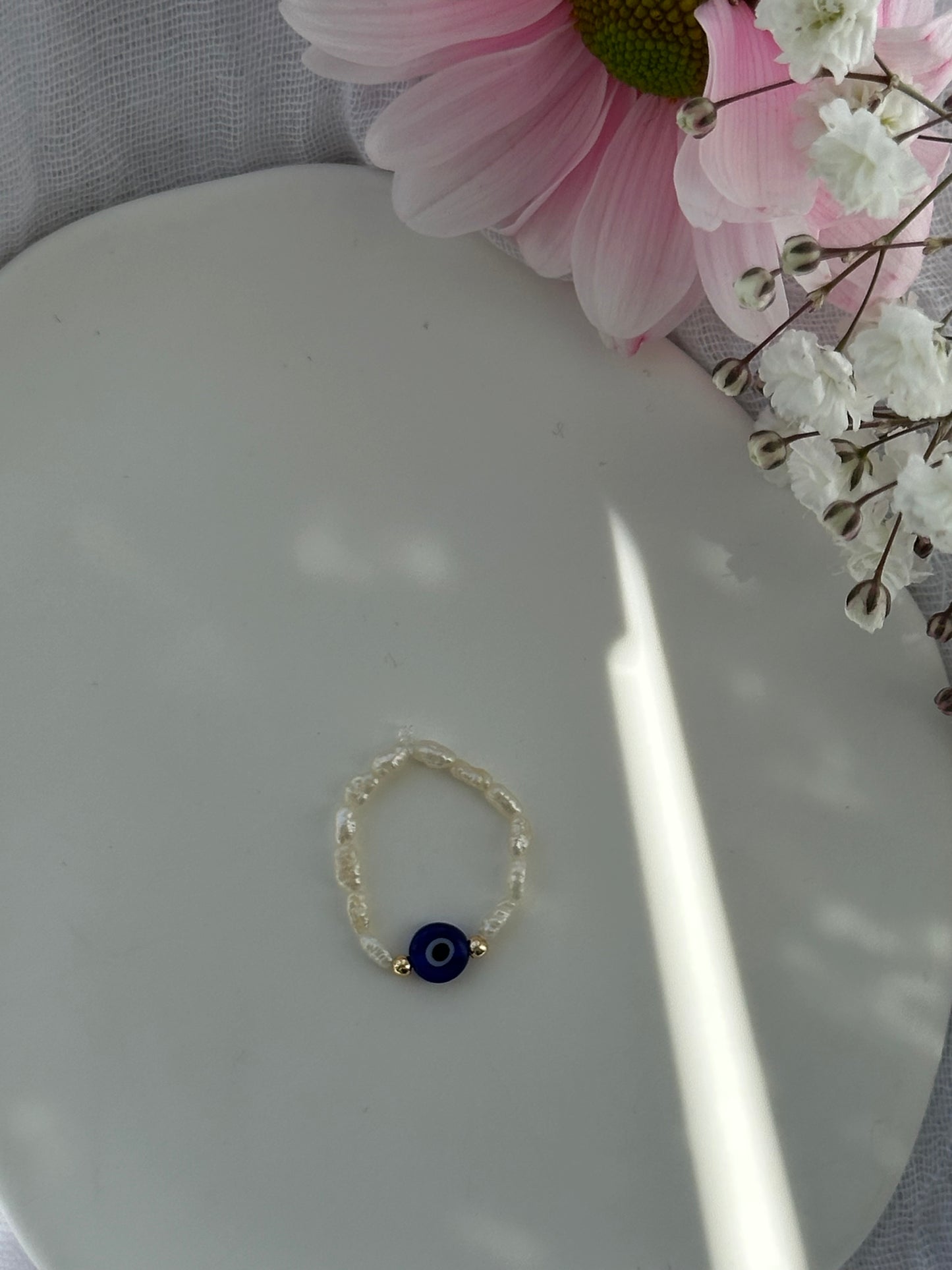 Perlenring mit Süßwasserperlen + Nazar Anhänger - 10777