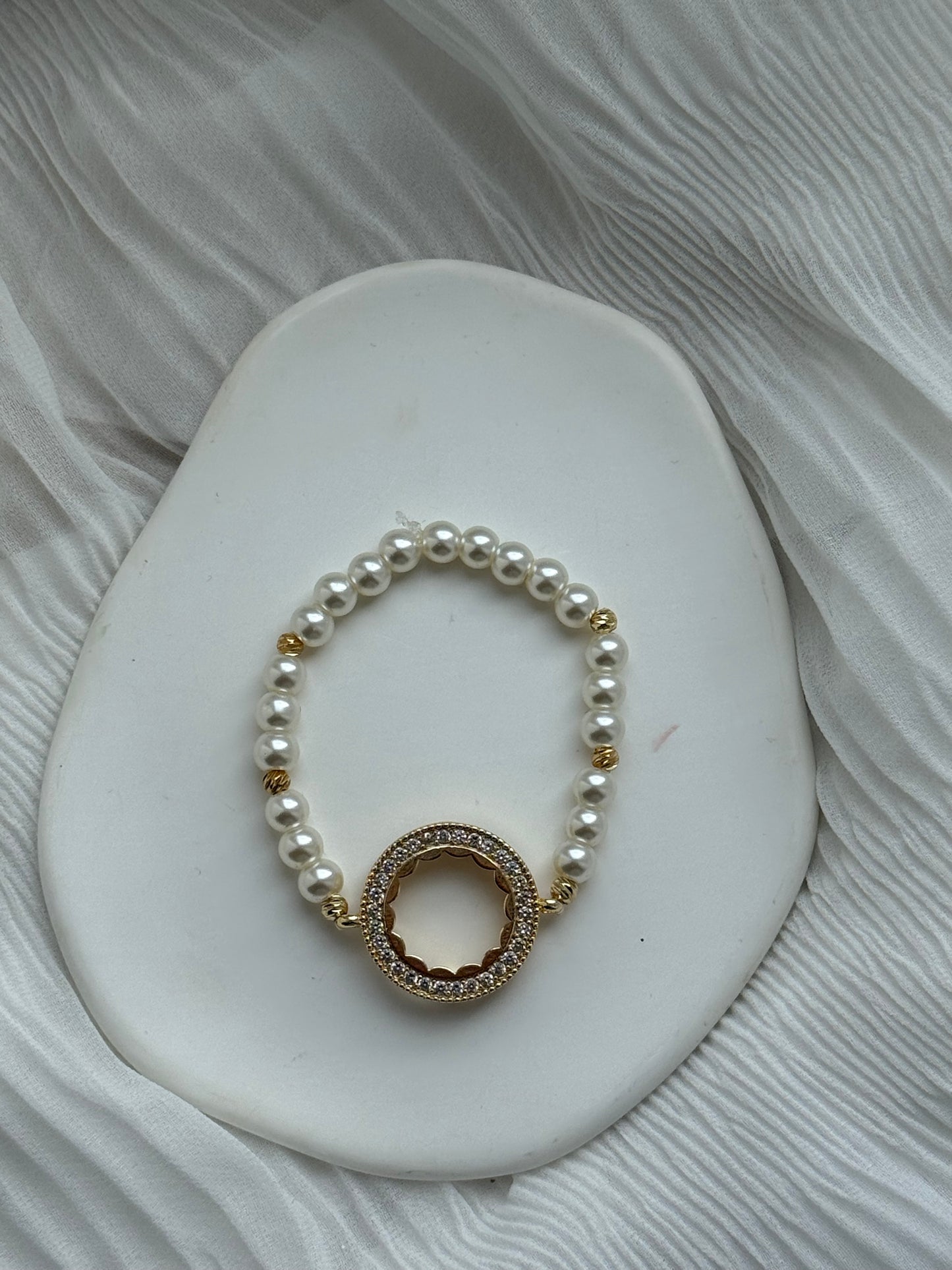 Perlenarmband mit Weißen Perlen, Goldenen Perlen + Anhänger für Ceyrek Altin - 111178