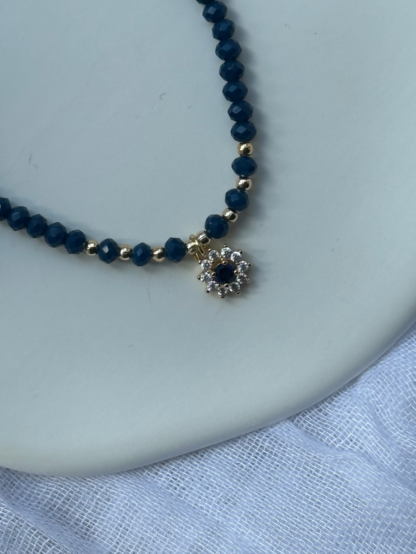 Perlenarmband mit Dunkelblauen Kristallperlen + Zirkonia Stein Anhänger - 10676