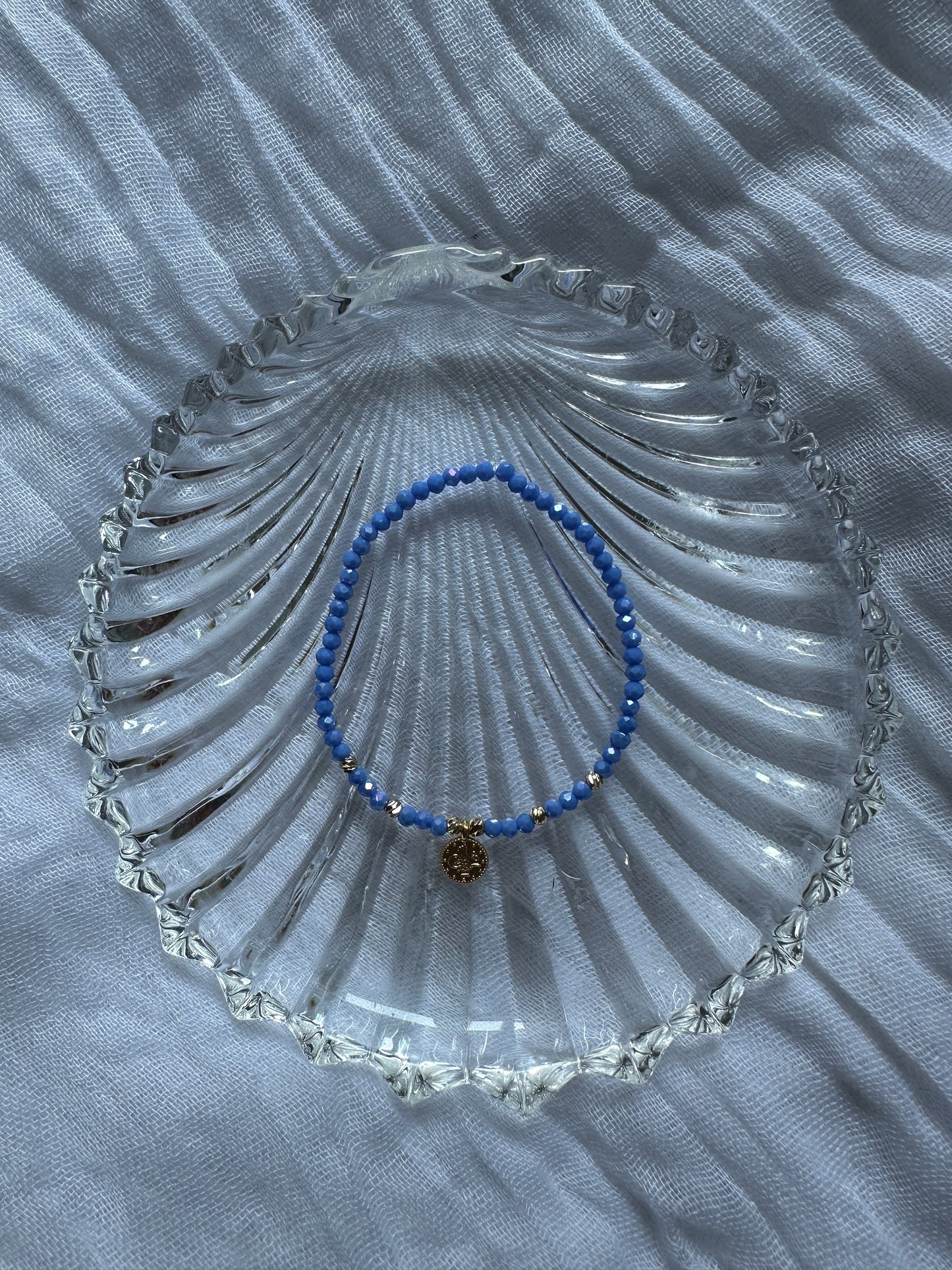 Perlenarmband mit Blauen Kristallperlen und Taler Anhänger - 10285