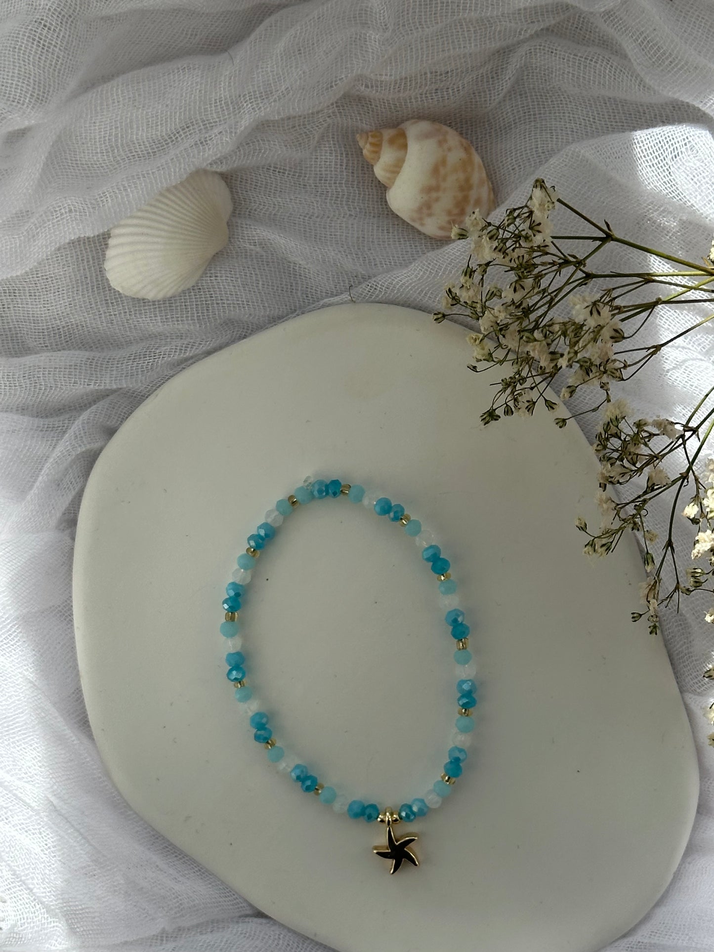 Perlenarmband mit Blauen Kristallperlen und Goldenen Perlen + Seestern Anhänger - 10852