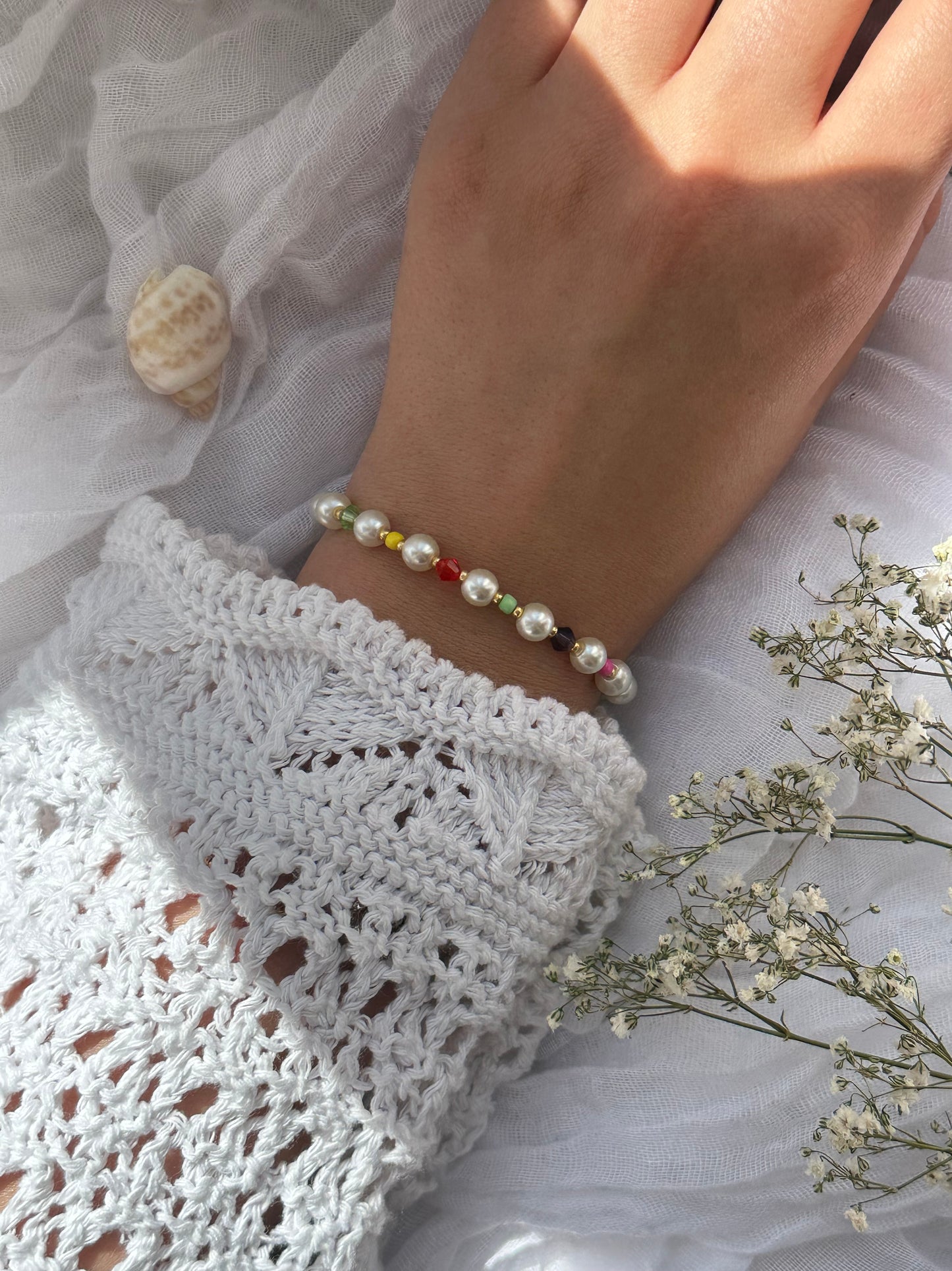 Perlenarmband mit Bunten Perlen und Goldenen Perlen - 10851