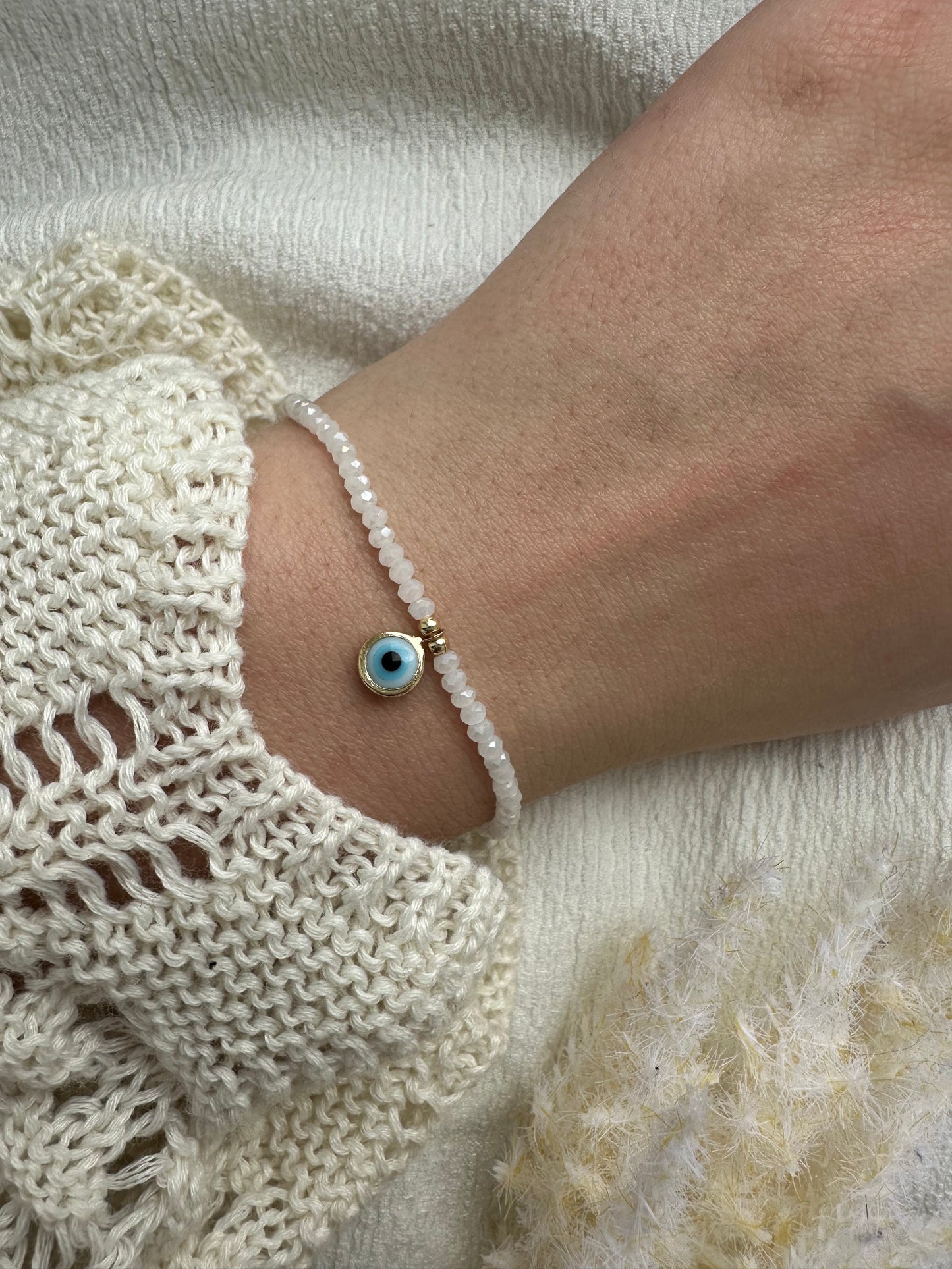 Perlenarmband mit Weißen Kristallperlen und Nazar Anhänger - 10363