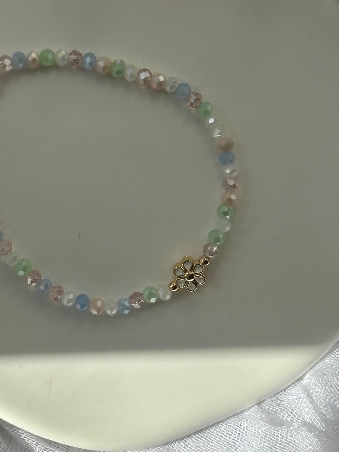Perlenarmband mit Bunten Kristallperlen + Blumen Anhänger - 10685
