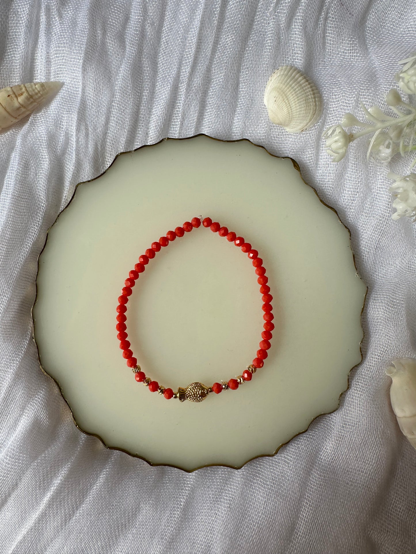 Perlenarmband mit Orangenen Kristallperlen und Fisch Anhänger - 10256