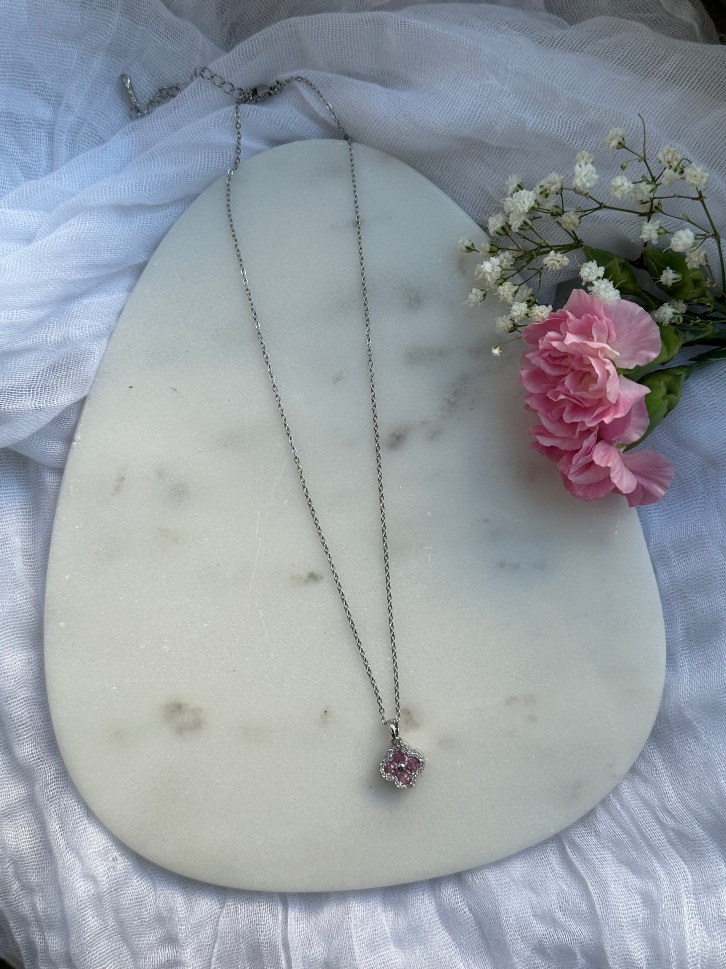 Silberne Halskette mit Kleeblatt Anhänger - 10639