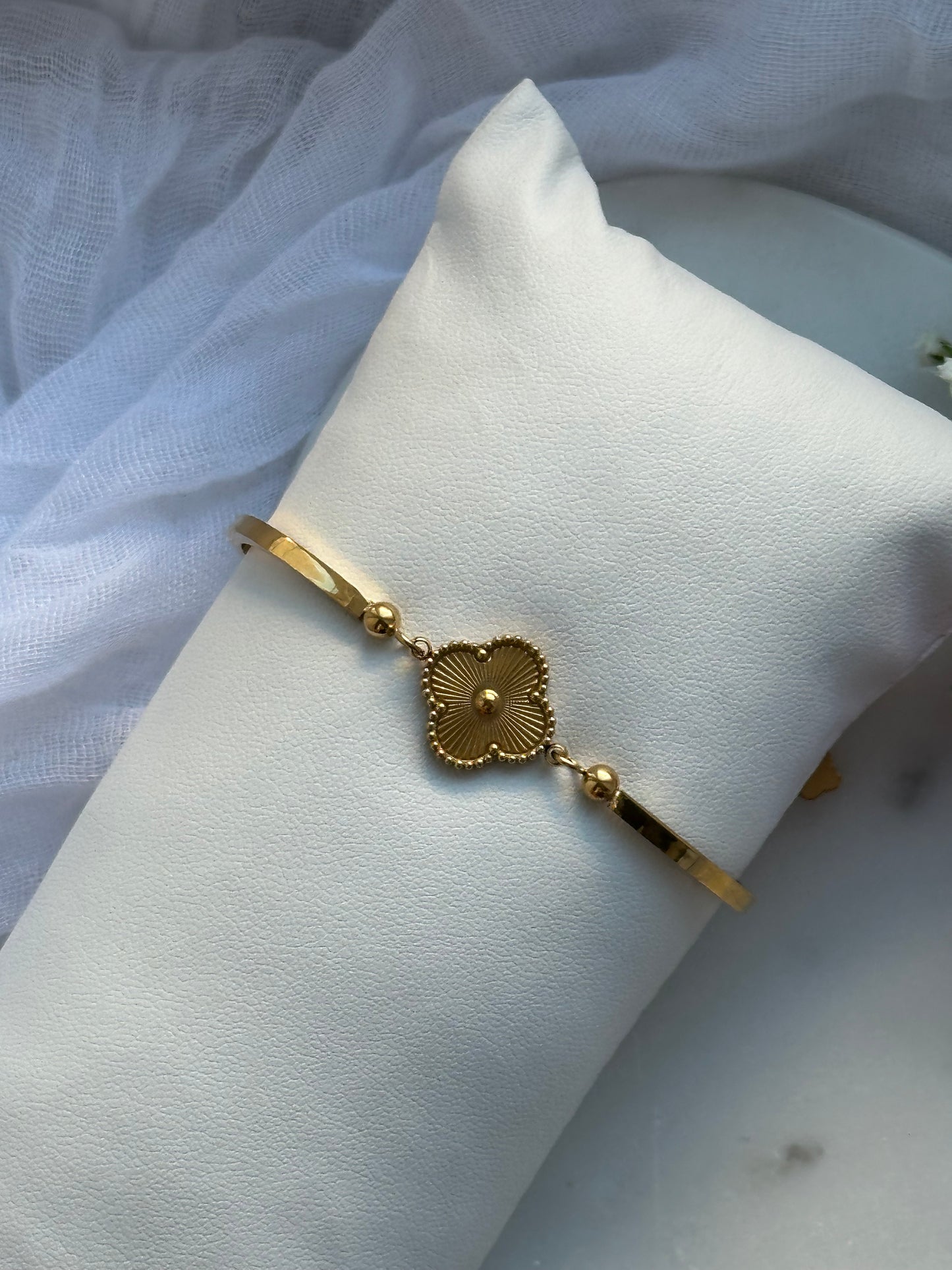 Goldener Clover Armreif - 10635