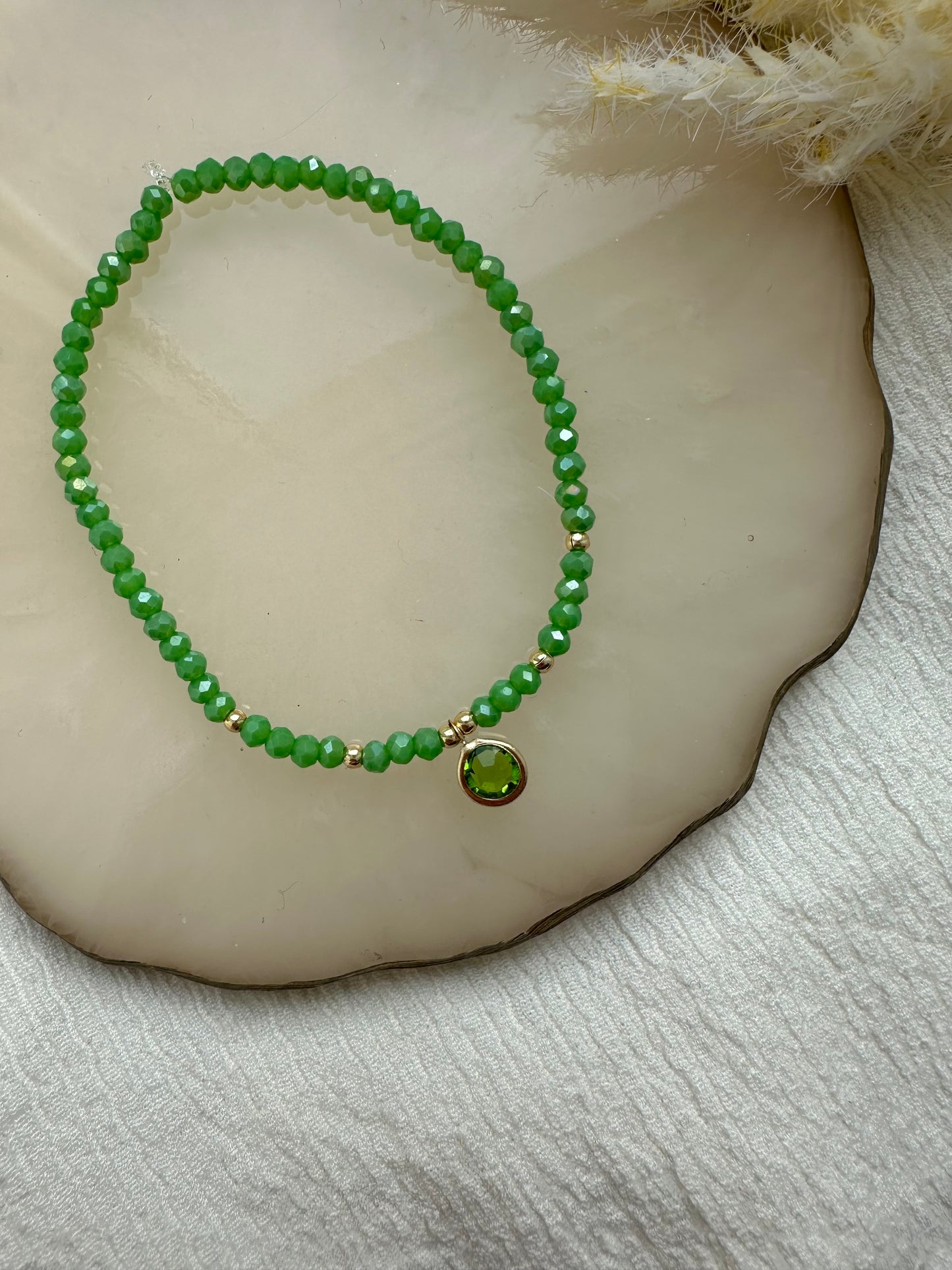 Perlenarmband mit Grünen Kristallperlen und Kreis Anhänger - 10362
