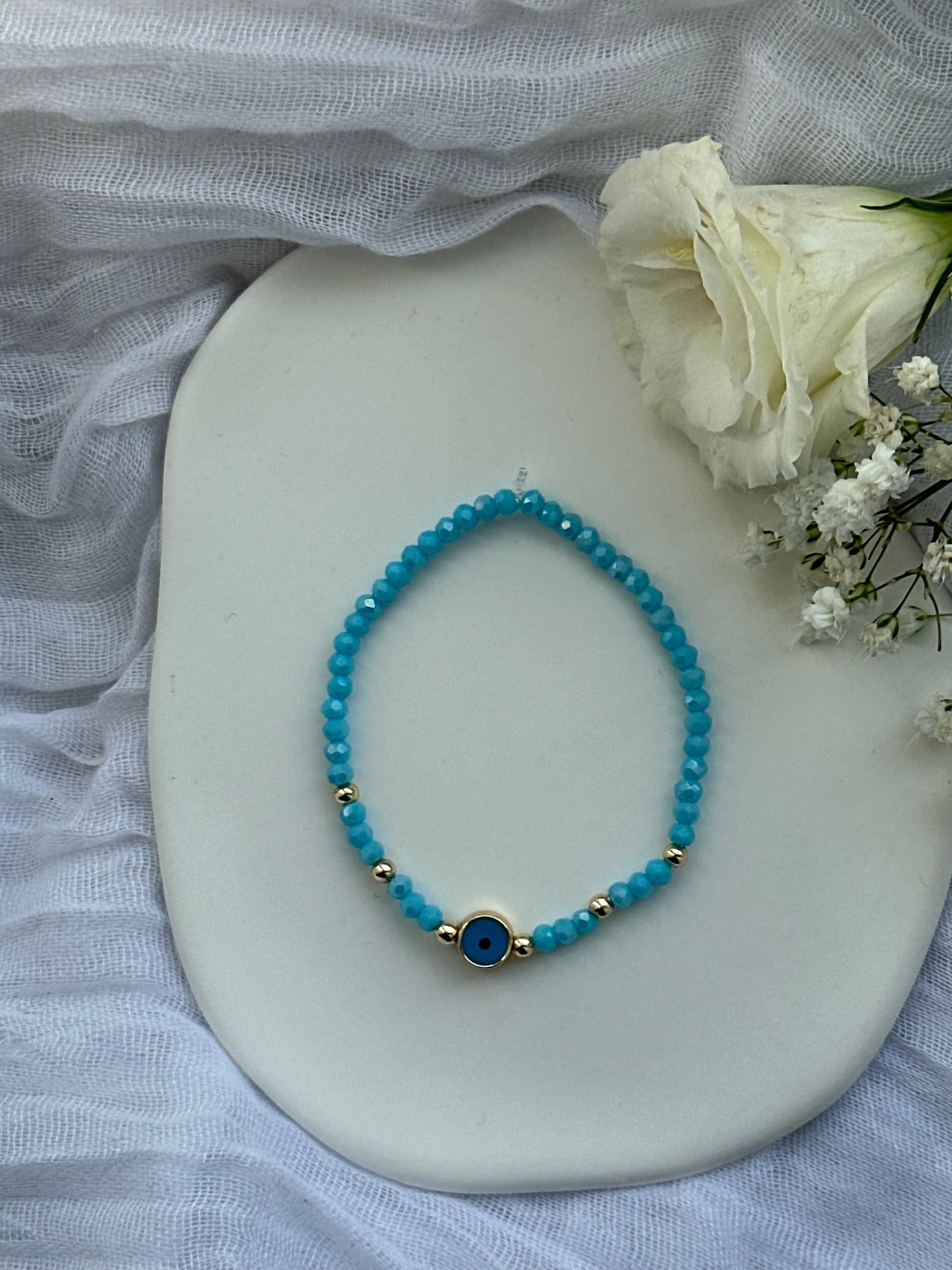 Perlenarmband mit Hellblauen Kristallperlen und Nazar Anhänger - 10569