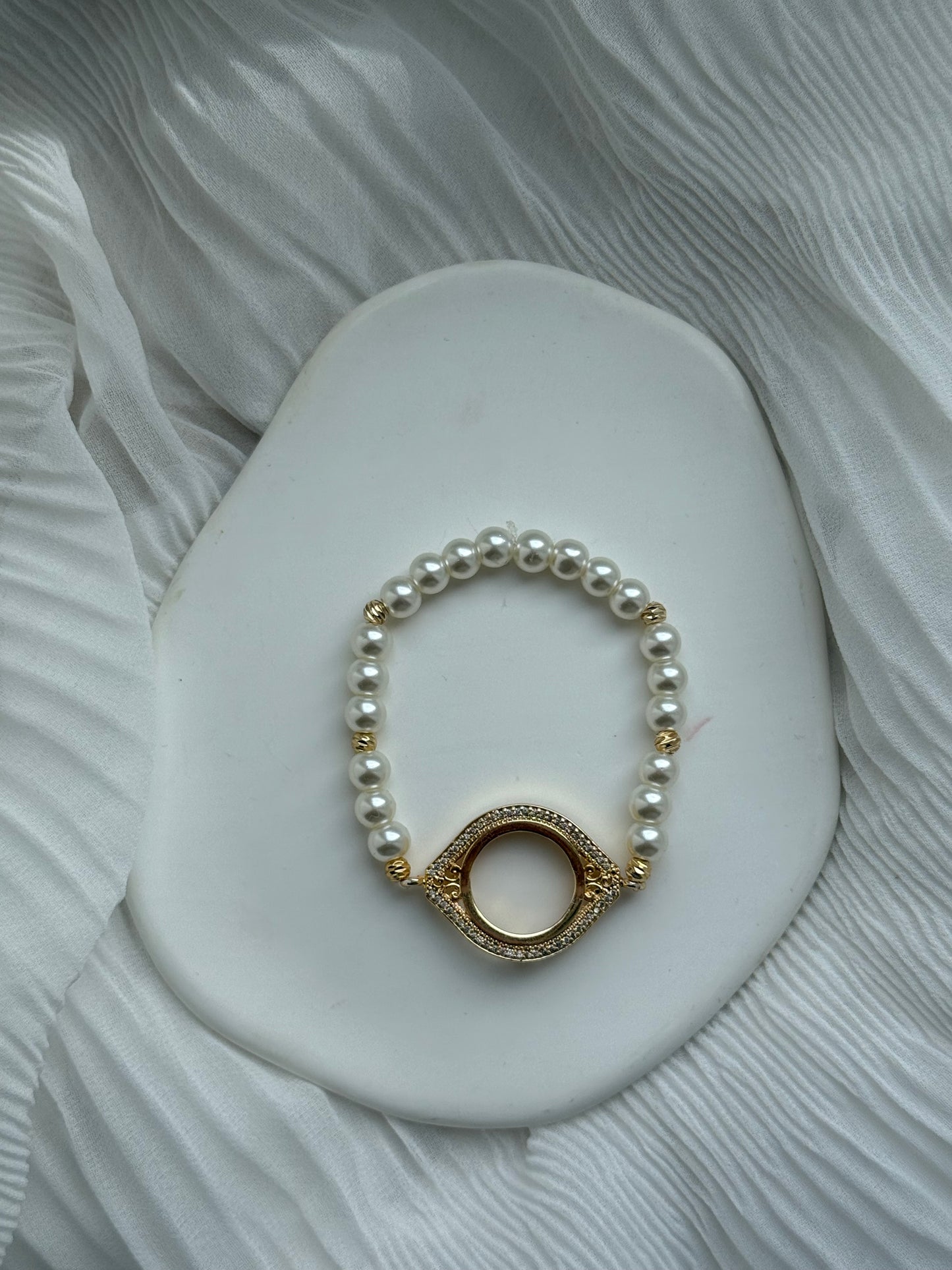 Perlenarmband mit Weißen Perlen, Goldenen Perlen + Anhänger für Ceyrek Altin - 111177