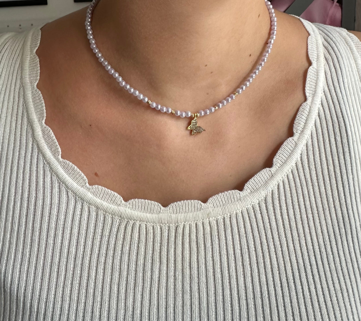 Perlenkette mit Flieder Perlen und Schmetterling Anhänger - 10203