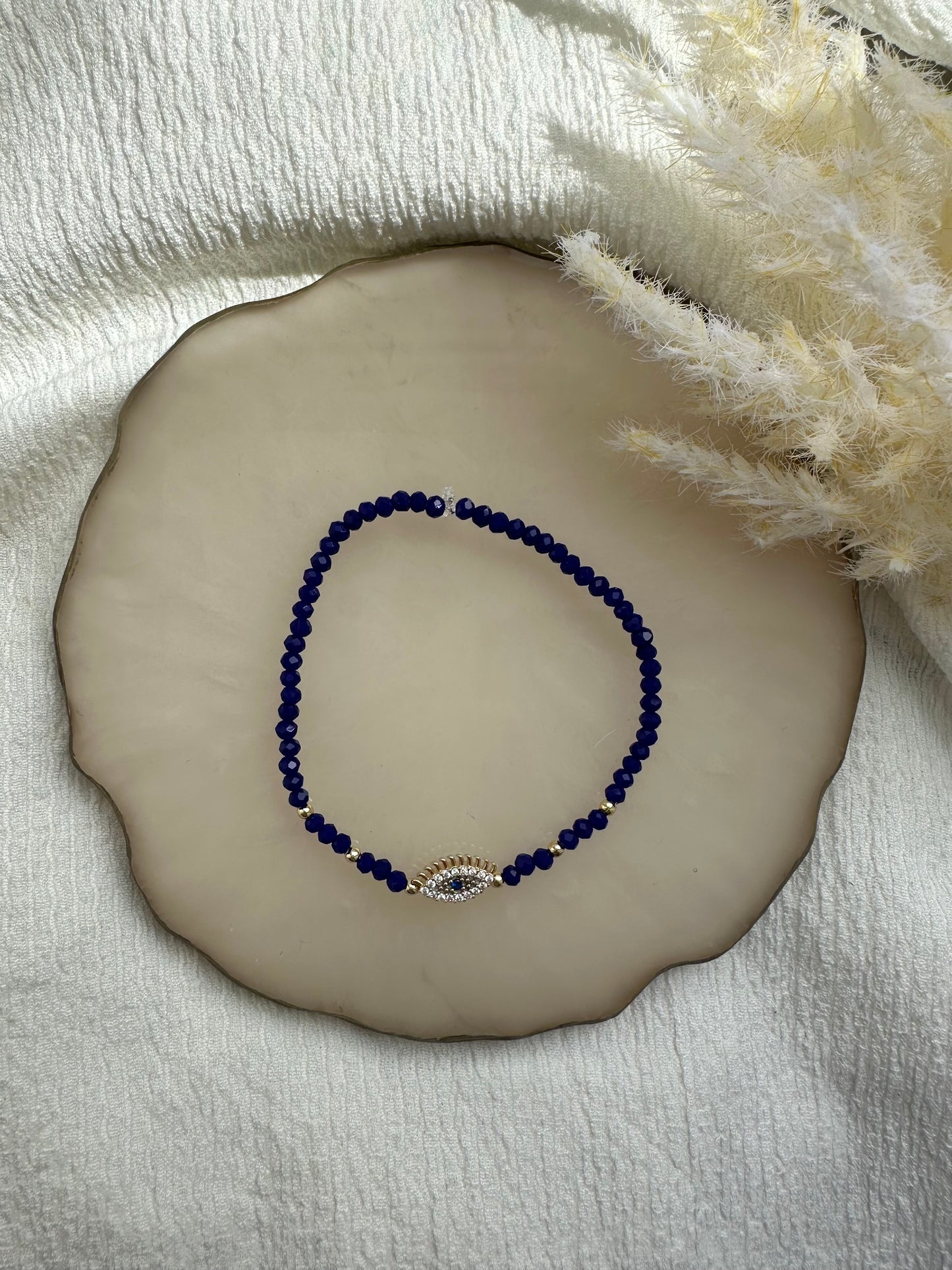 Perlenarmband mit Dunkelblauen Kristallperlen und Auge Anhänger - 10237