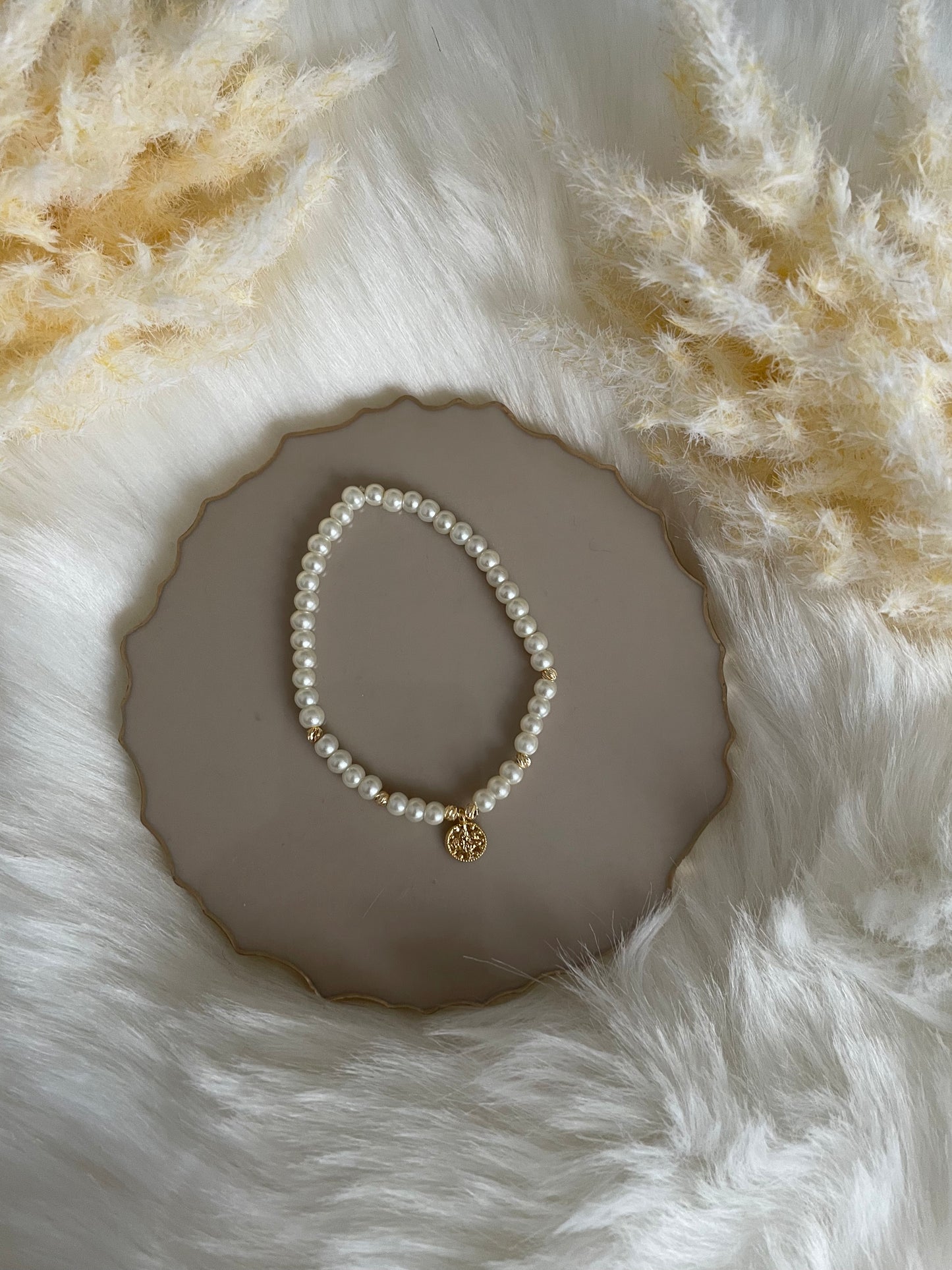 Perlenarmband weiß / Gold mit goldenen Taler - 10493