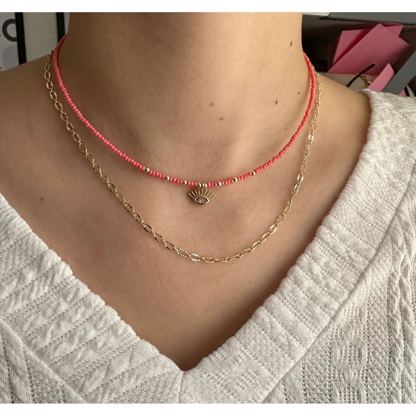 Perlenkette chocker mit goldenen Details und Auge Anhänger - 10145