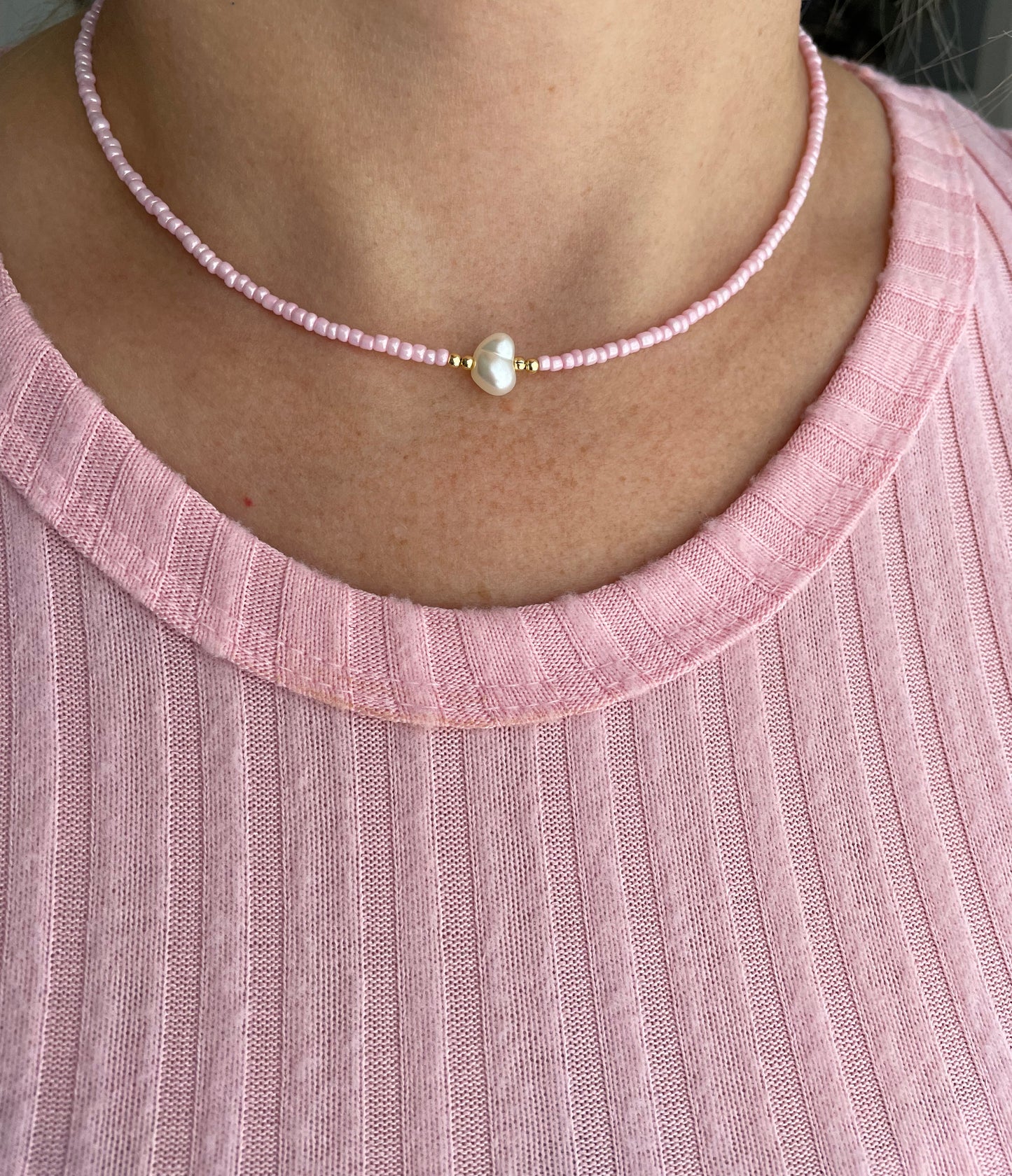 Perlenkette chocker rosa mit weißer Perle - 10173
