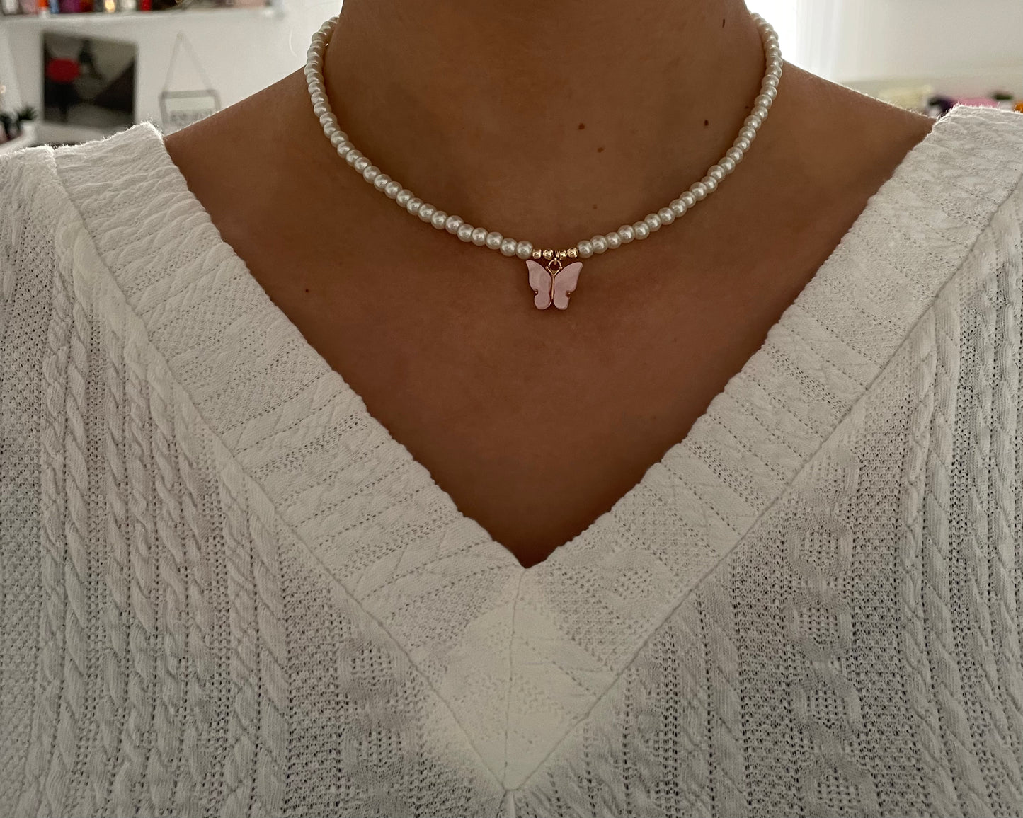 Perlenkette chocker mit Glasperlen und Rosa Schmetterlingsanhänger - 10200