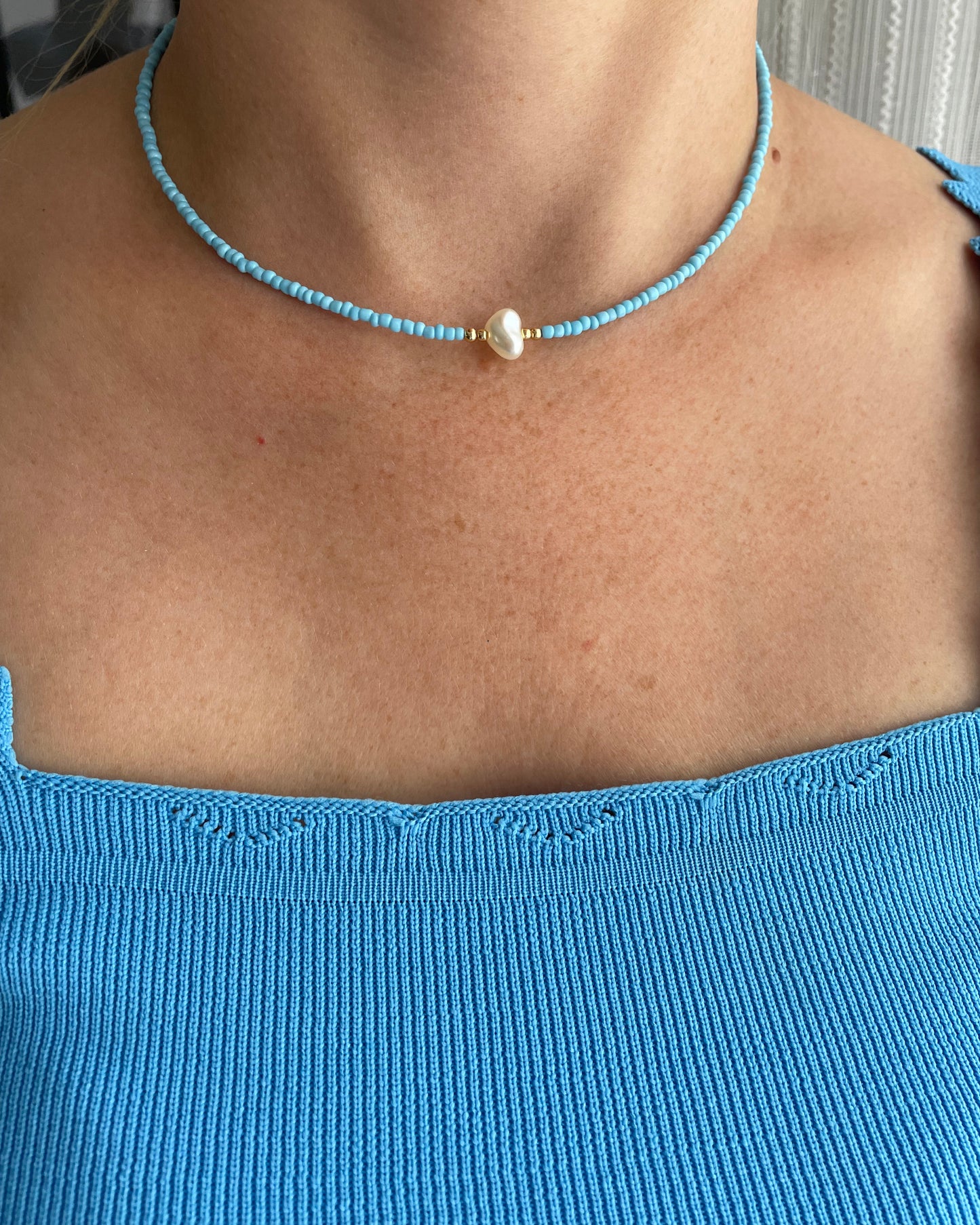 Perlenkette chocker blau mit weißer Perle - 10174