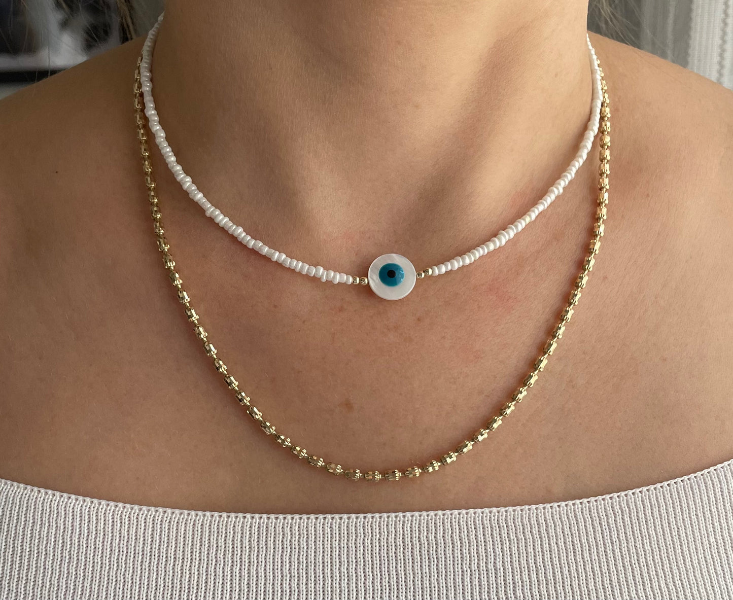 Perlenkette chocker mit glänzenden weißen rocailles Perlen und Nazar Anhänger - 10191