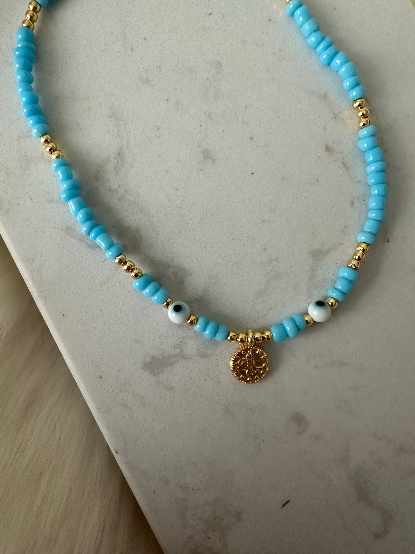 Fußkette mit blauen Perlen mit goldenen Taler Anhänger und Nazar Perlen - 10097