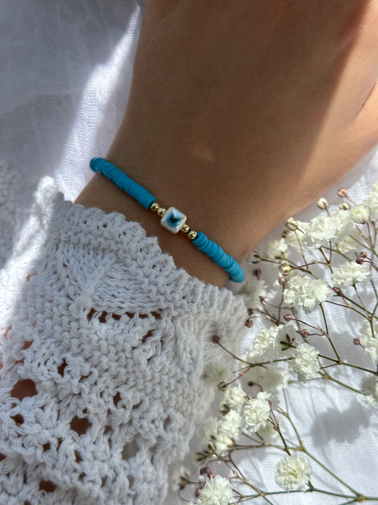 Perlenarmband mit Blauen Fimo Perlen und goldenen Details + Nazar Anhänger - 10756