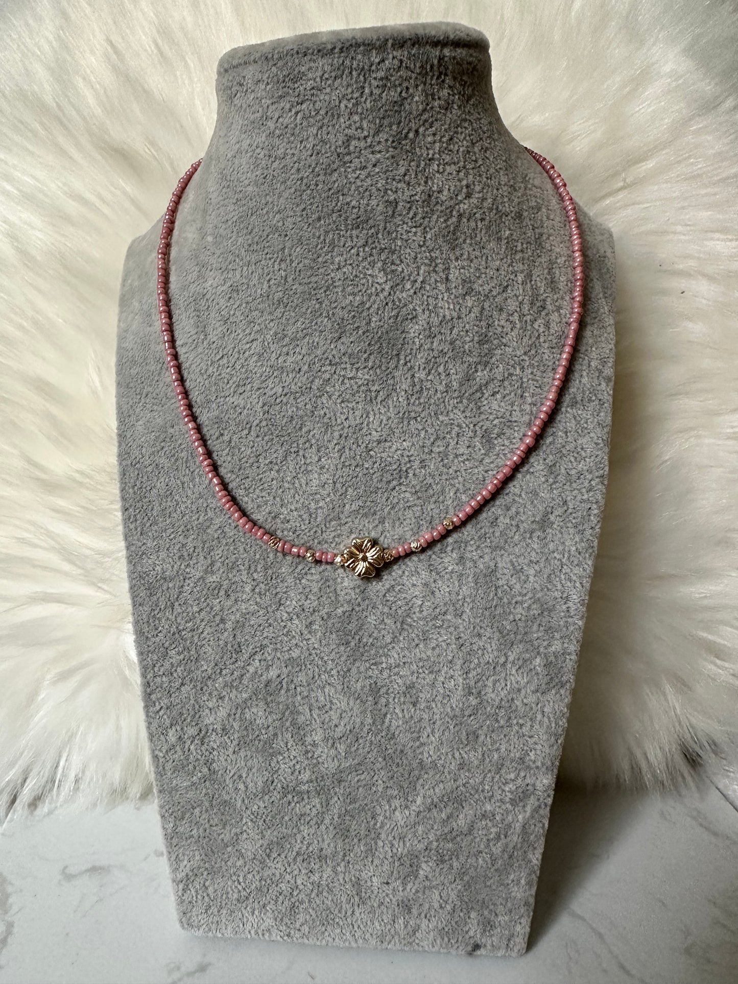 Perlenkette chocker mit Kleeblatt Anhänger - 10117
