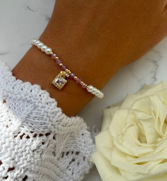 Perlenarmband mit Weißen Glasperlen, Lila Kristallperlen und Goldenen Perlen + Zirkonia Flaschen Anhänger - 10876