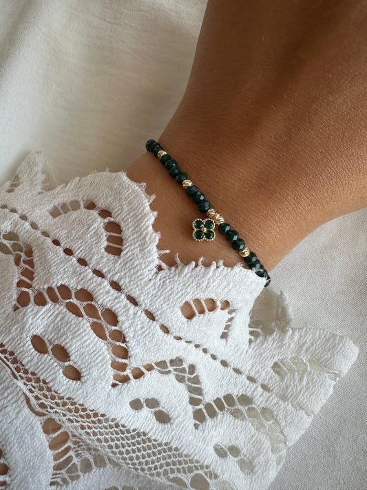 Perlenarmband mit Grünen Kristallperlen und Kleeblatt Anhänger - 10404