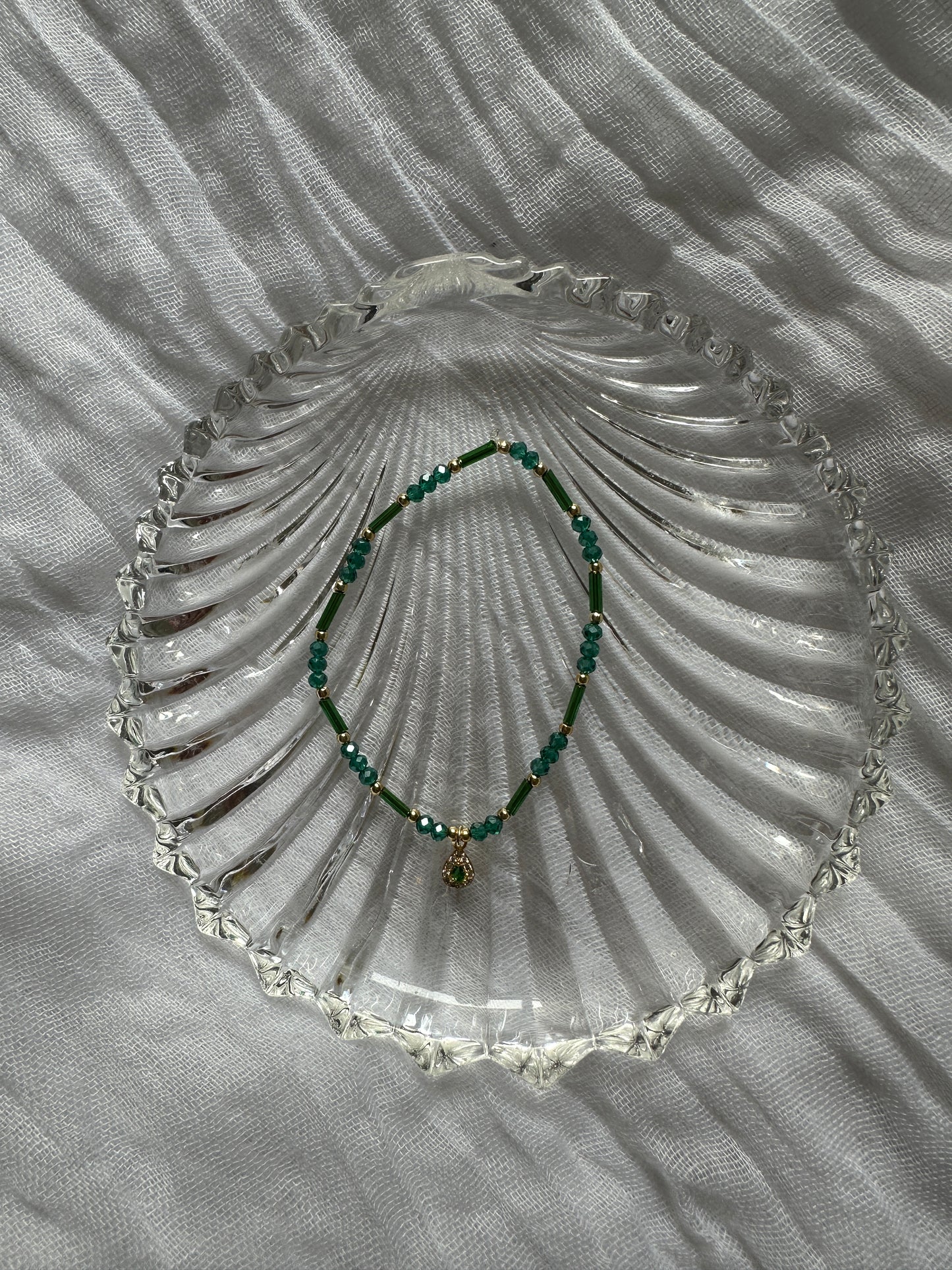 Perlenarmband Grün mit Zirkonia Anhänger - 10405