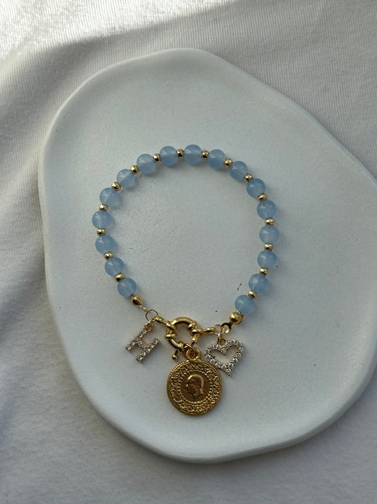 Perlenarmband personalisiert mit Blauen Glasperlen und Goldenen Perlen + Herz Anhänger - 2087