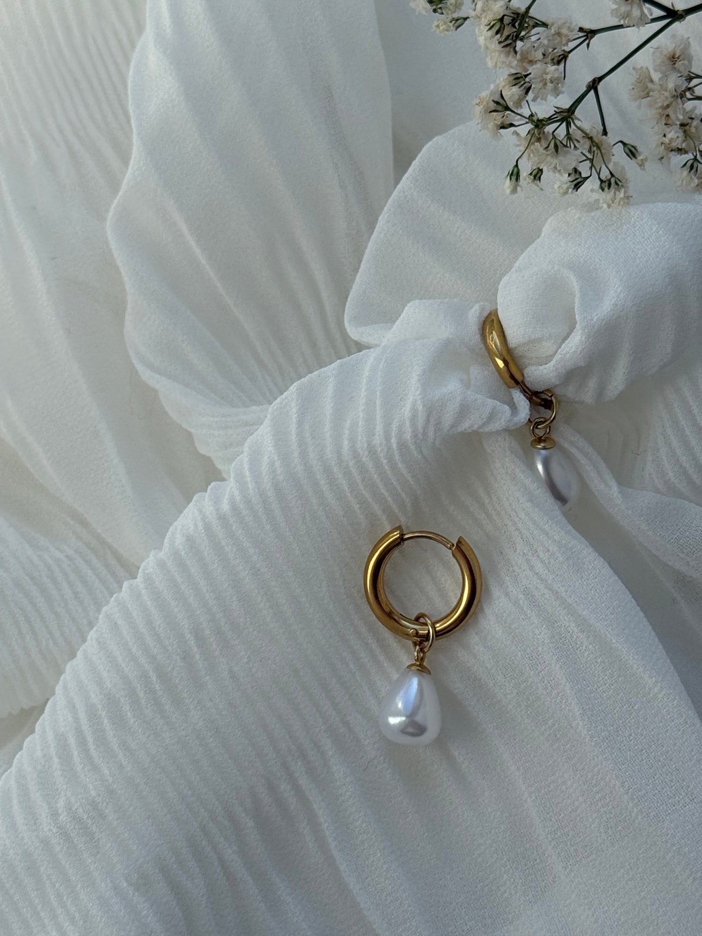 Goldene Hopps Ohrringe mit Perle - 11113