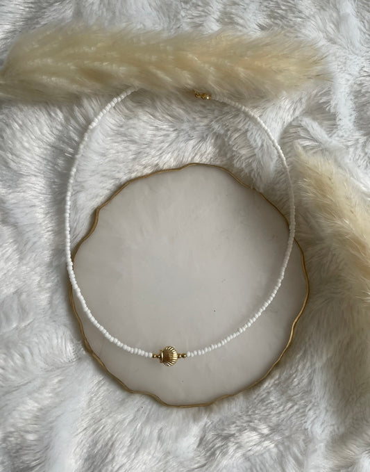 Perlenkette chocker mit weißen Perlen und Muschel Anhänger - 10114