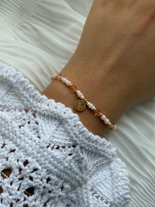 Perlenarmband mit Beigen Perlen und Rose Kristallperlen, Goldenen Details + Goldene Taler Anhänger - 111183