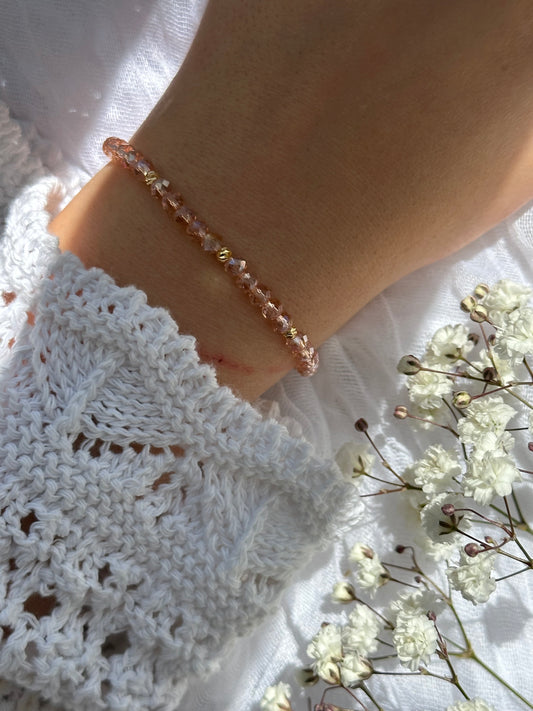 Perlenarmband mit Rose Kristallperlen und goldenen Dorika Perlen - 10741