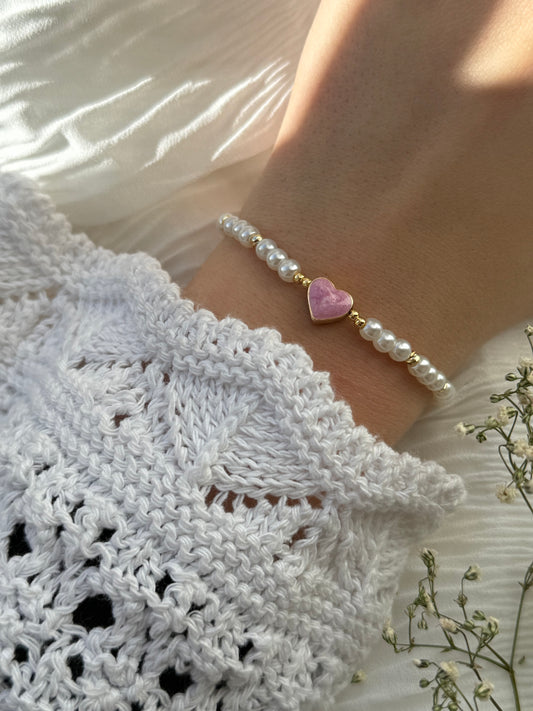 Perlenarmband mit Weißen  Perlen, Goldenen Perlen + Herz Anhänger - 2109