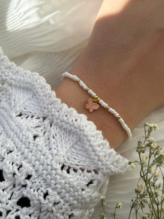 Perlenarmband mit Weißen Perlen, Goldenen Perlen + Schmetterling Anhänger - 2124